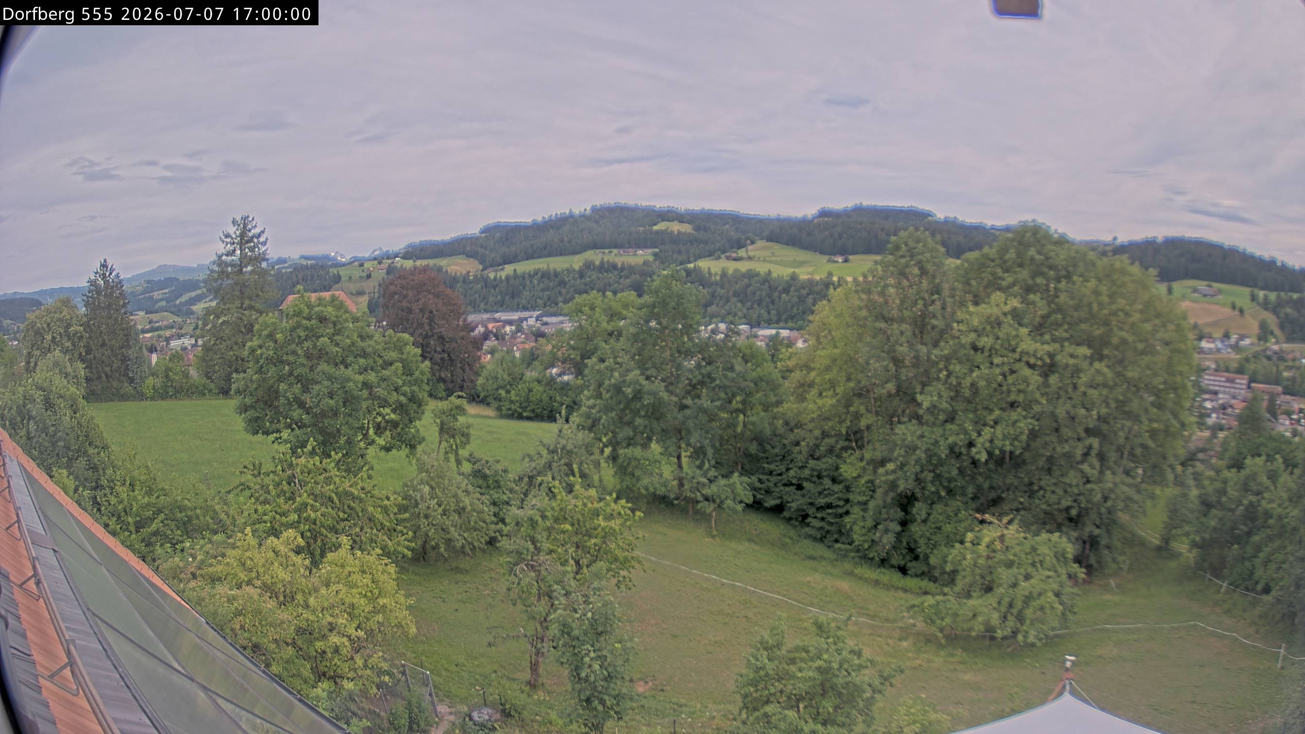 Webcam-Bild: Aussicht vom Dorfberg in Langnau 20260707-170000