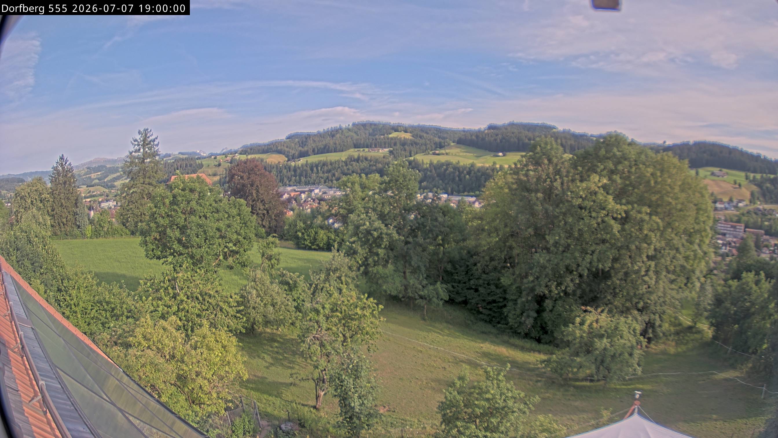 Webcam-Bild: Aussicht vom Dorfberg in Langnau 20260707-190000