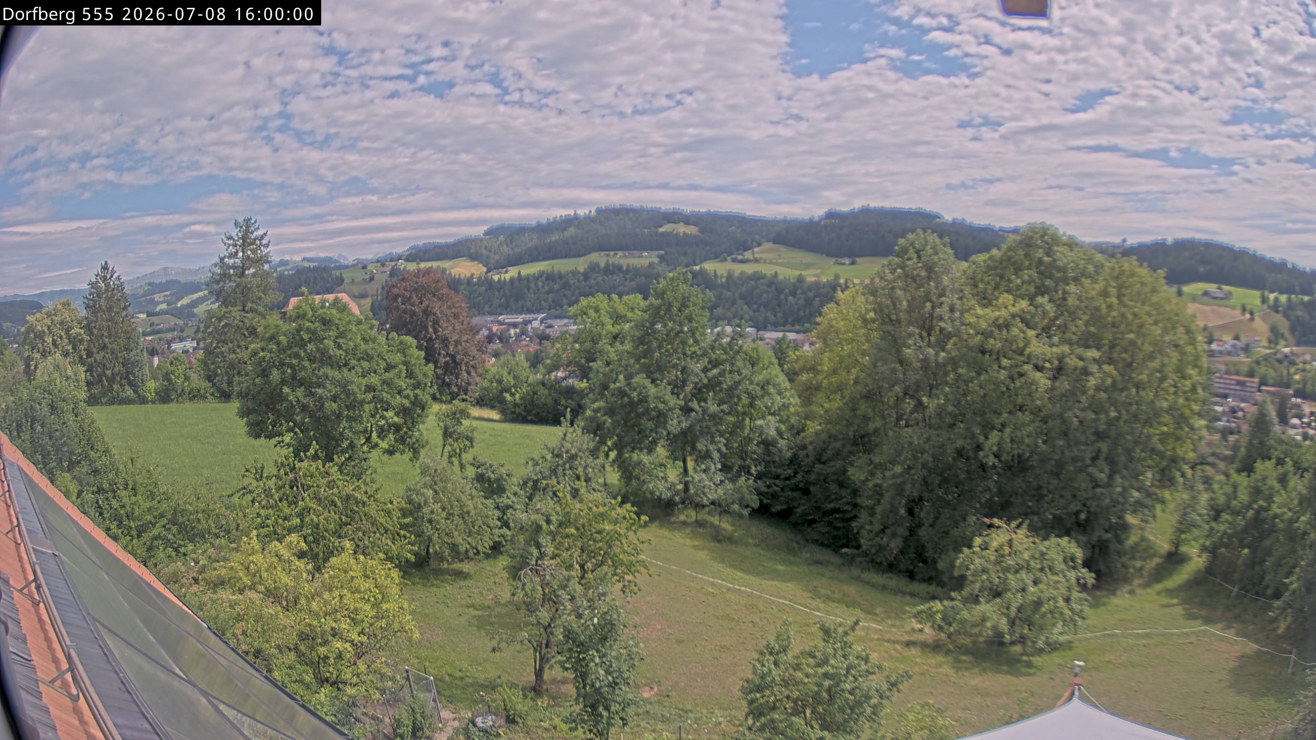 Webcam-Bild: Aussicht vom Dorfberg in Langnau 20260708-160000