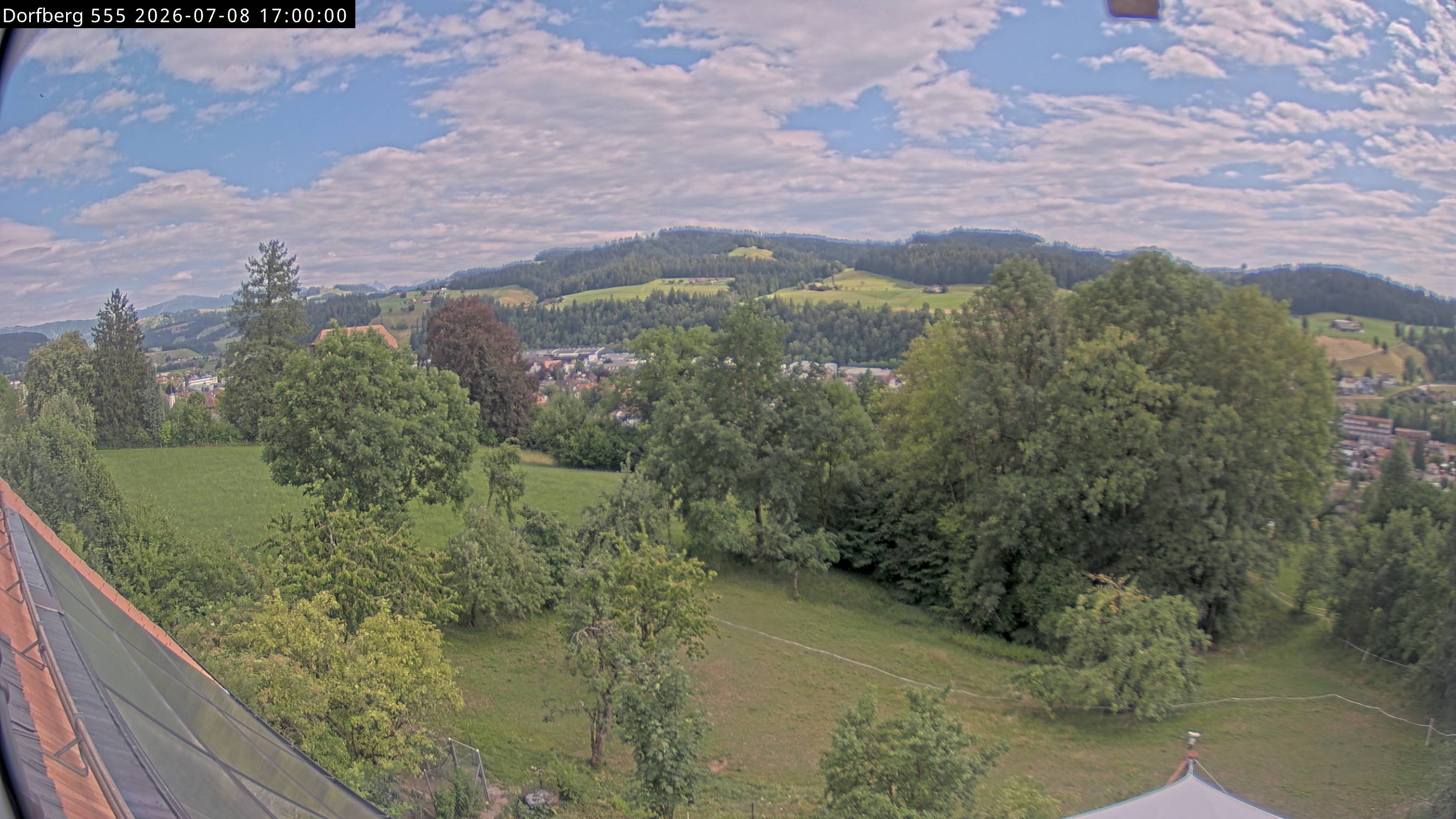 Webcam-Bild: Aussicht vom Dorfberg in Langnau 20260708-170000