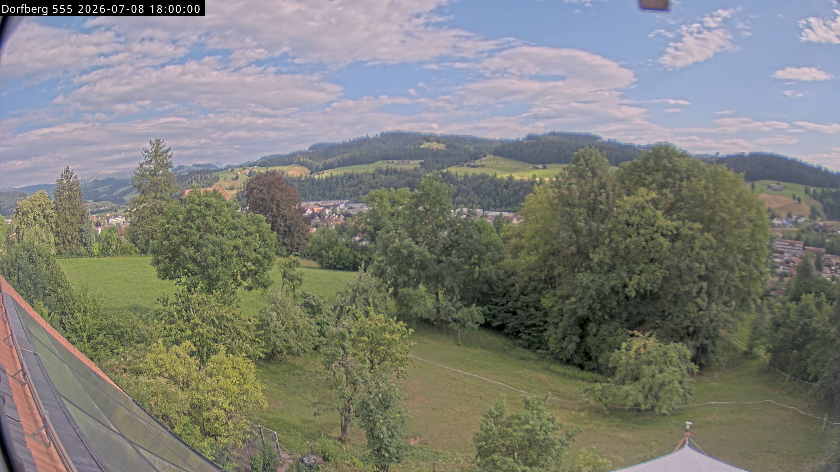 Webcam-Bild: Aussicht vom Dorfberg in Langnau 20260708-180000