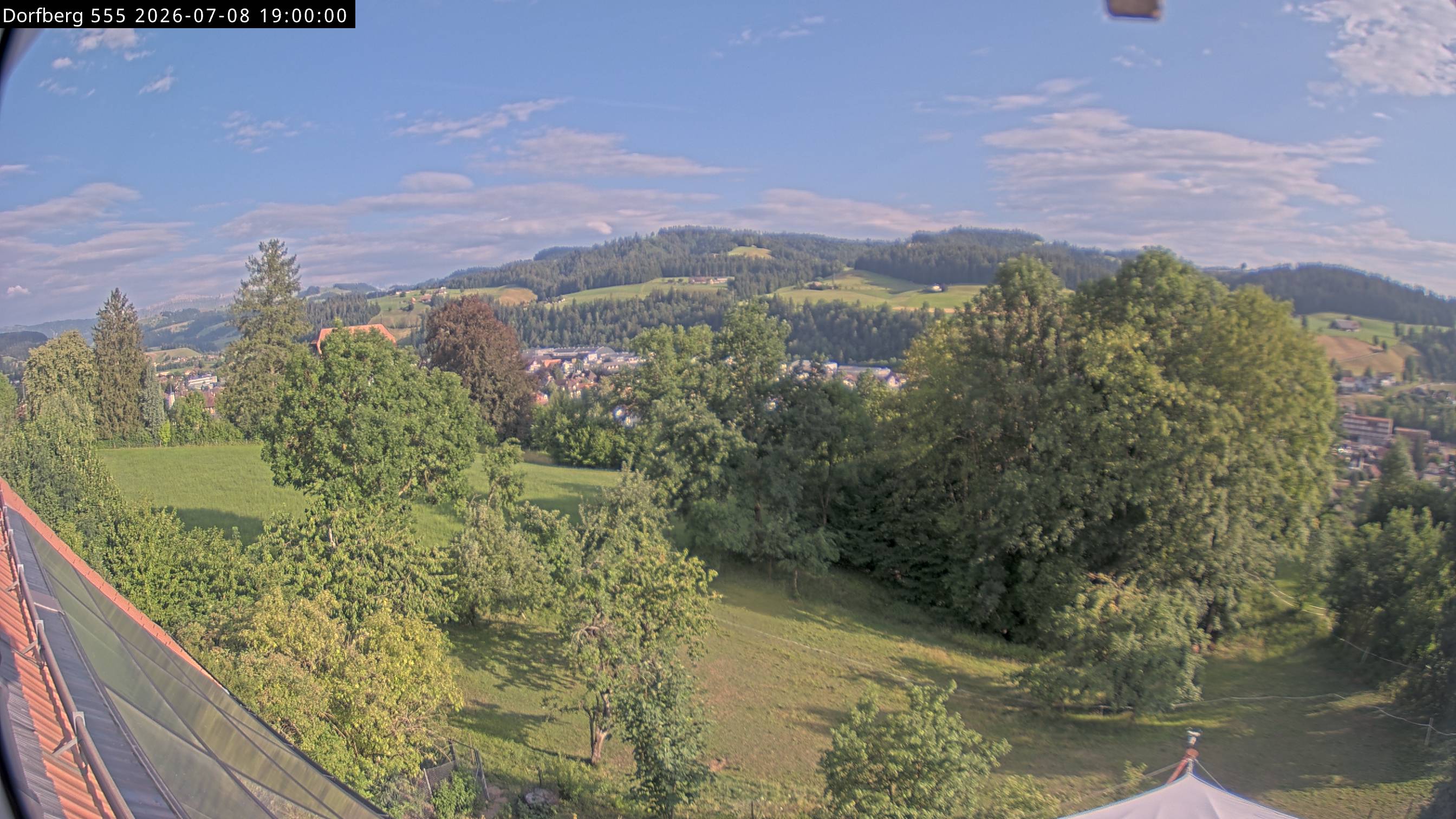 Webcam-Bild: Aussicht vom Dorfberg in Langnau 20260708-190000
