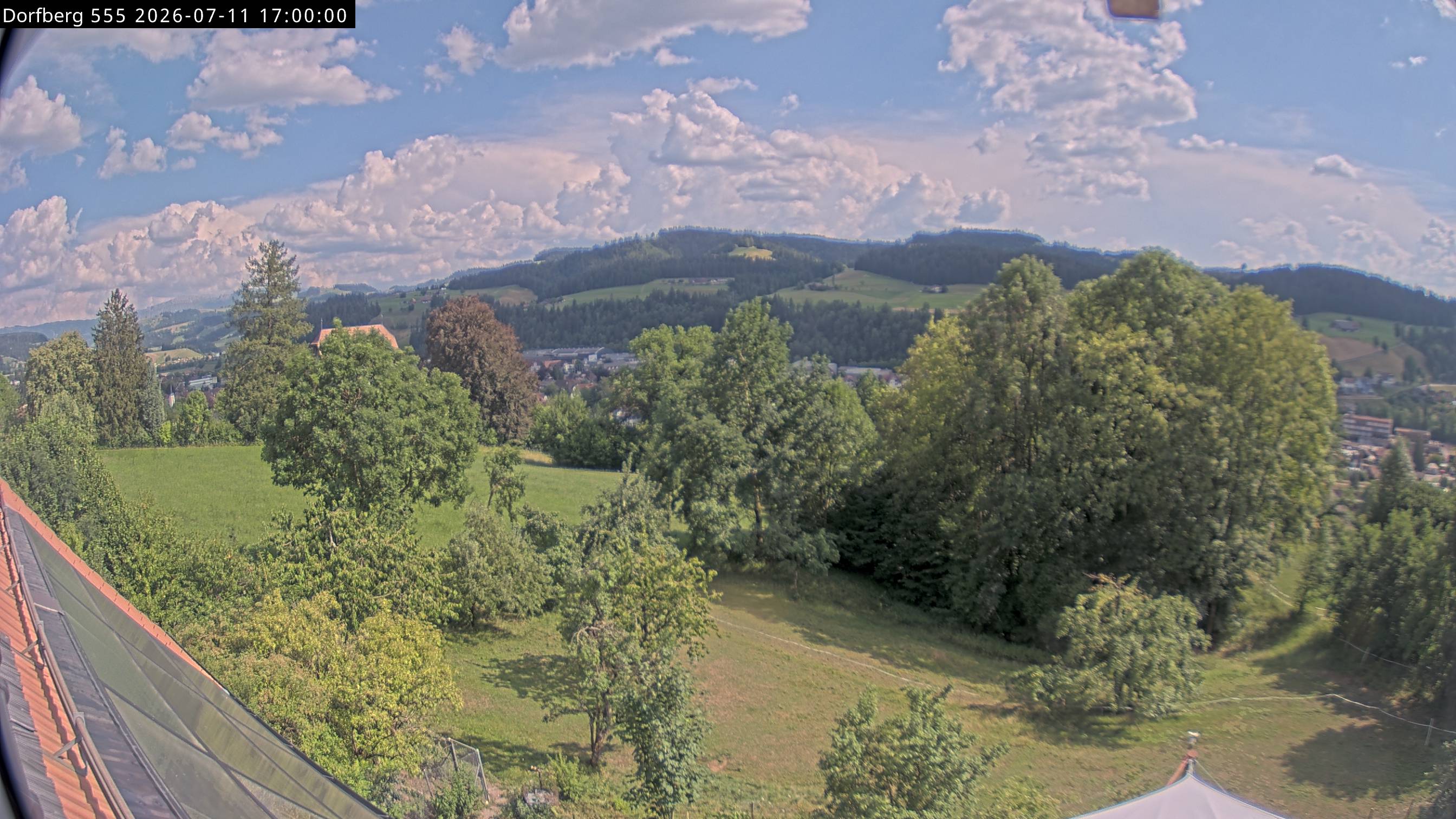 Webcam-Bild: Aussicht vom Dorfberg in Langnau 20260711-170000
