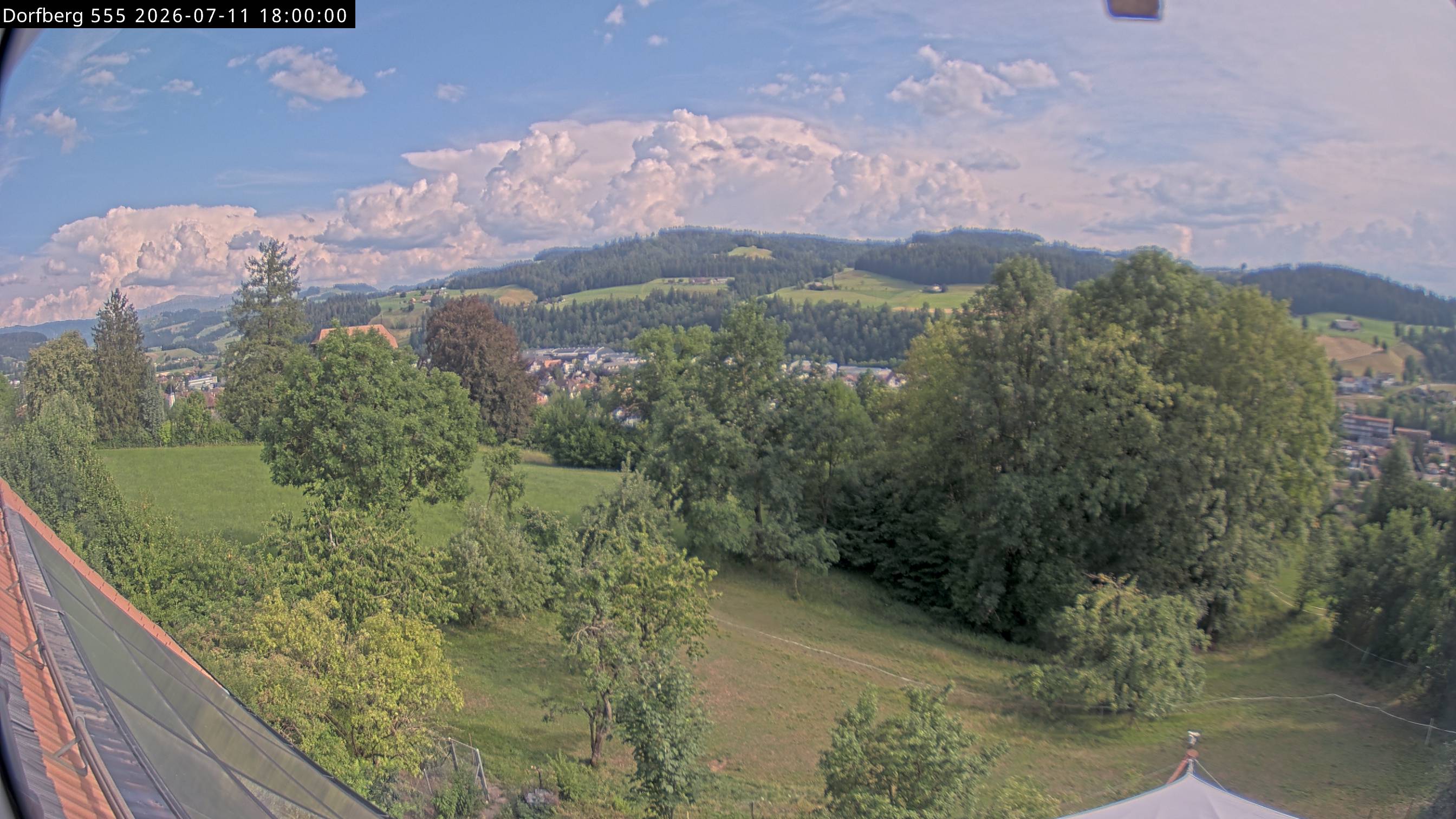 Webcam-Bild: Aussicht vom Dorfberg in Langnau 20260711-180000
