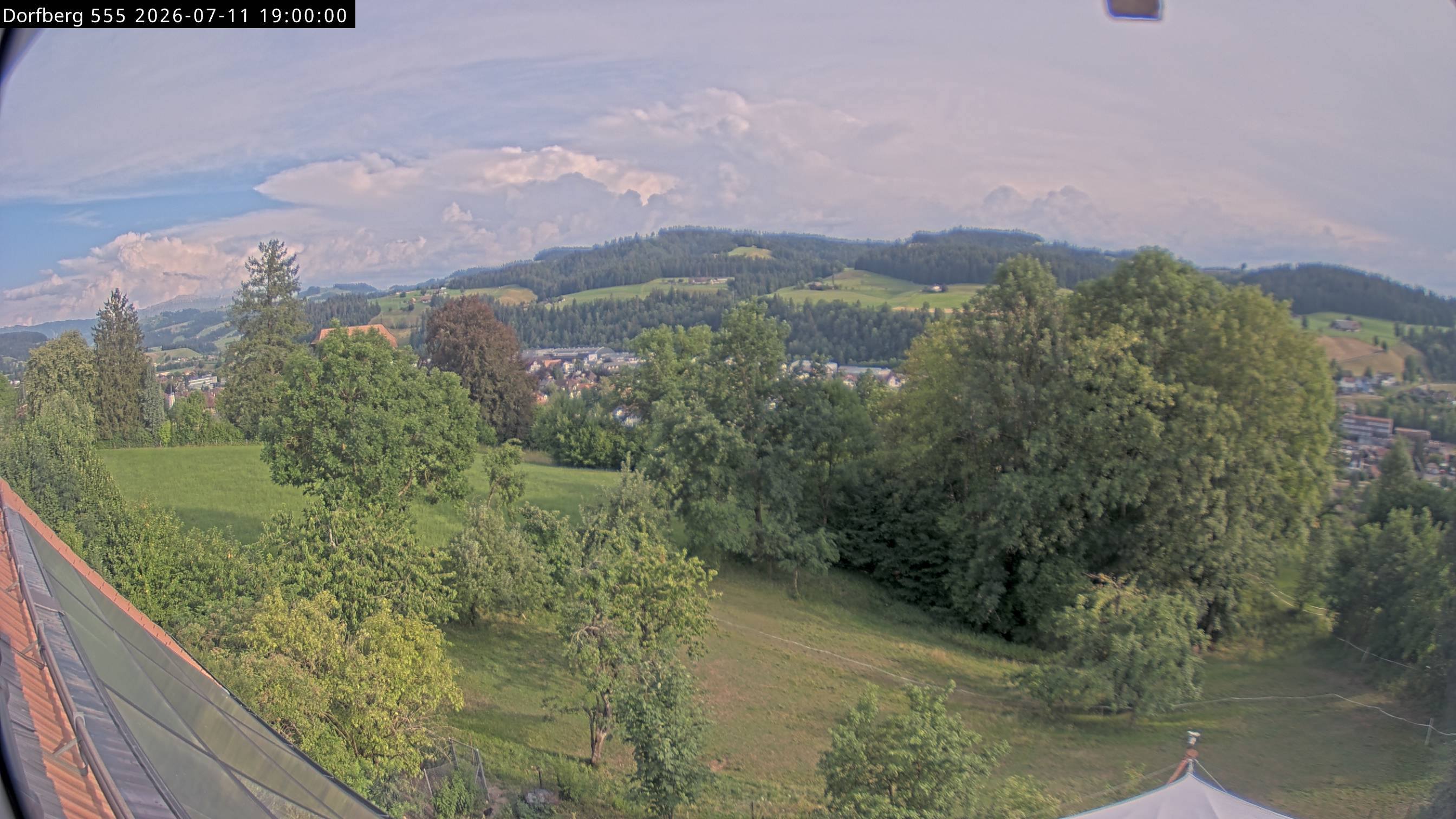 Webcam-Bild: Aussicht vom Dorfberg in Langnau 20260711-190000