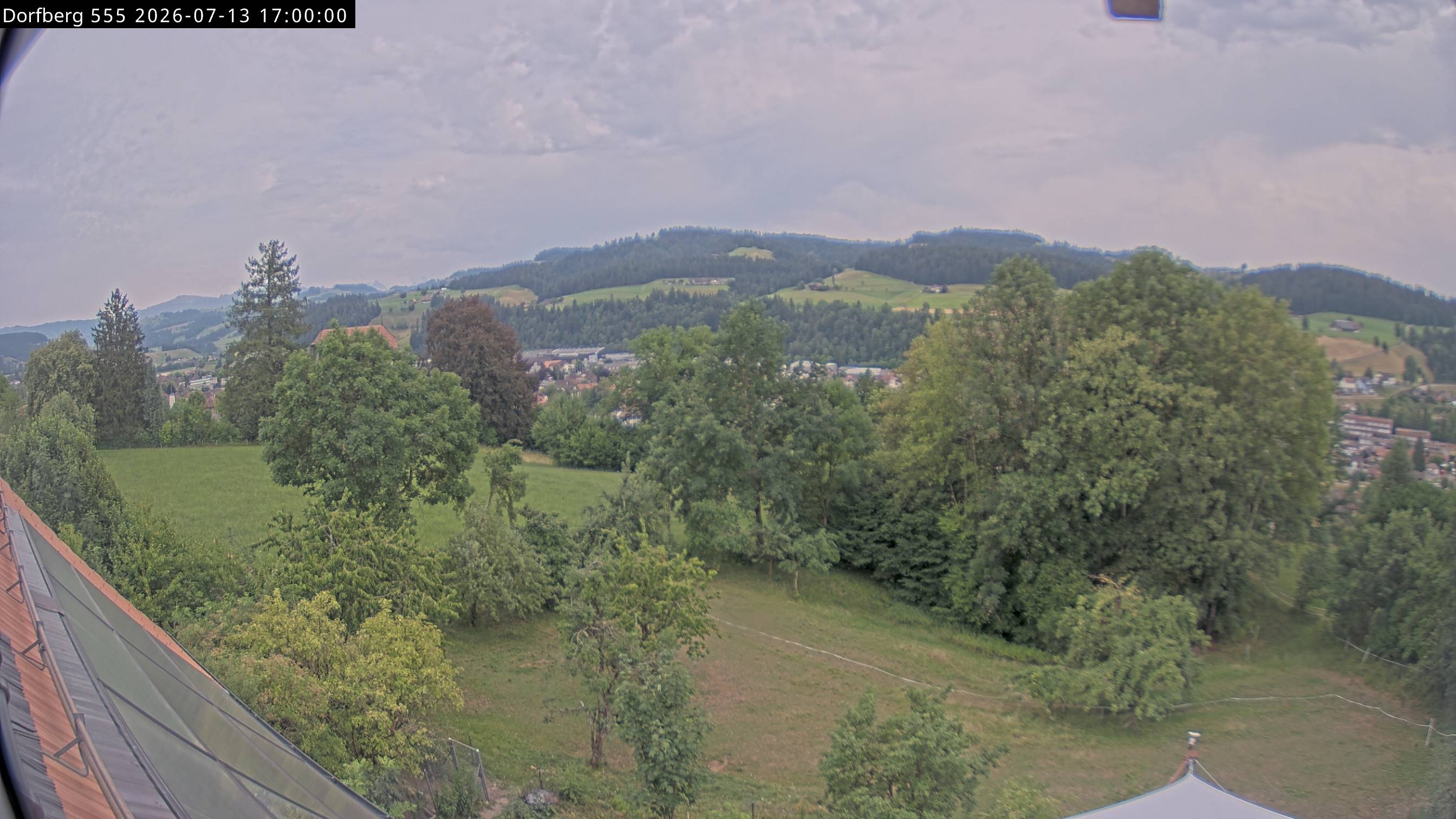 Webcam-Bild: Aussicht vom Dorfberg in Langnau 20260713-170000