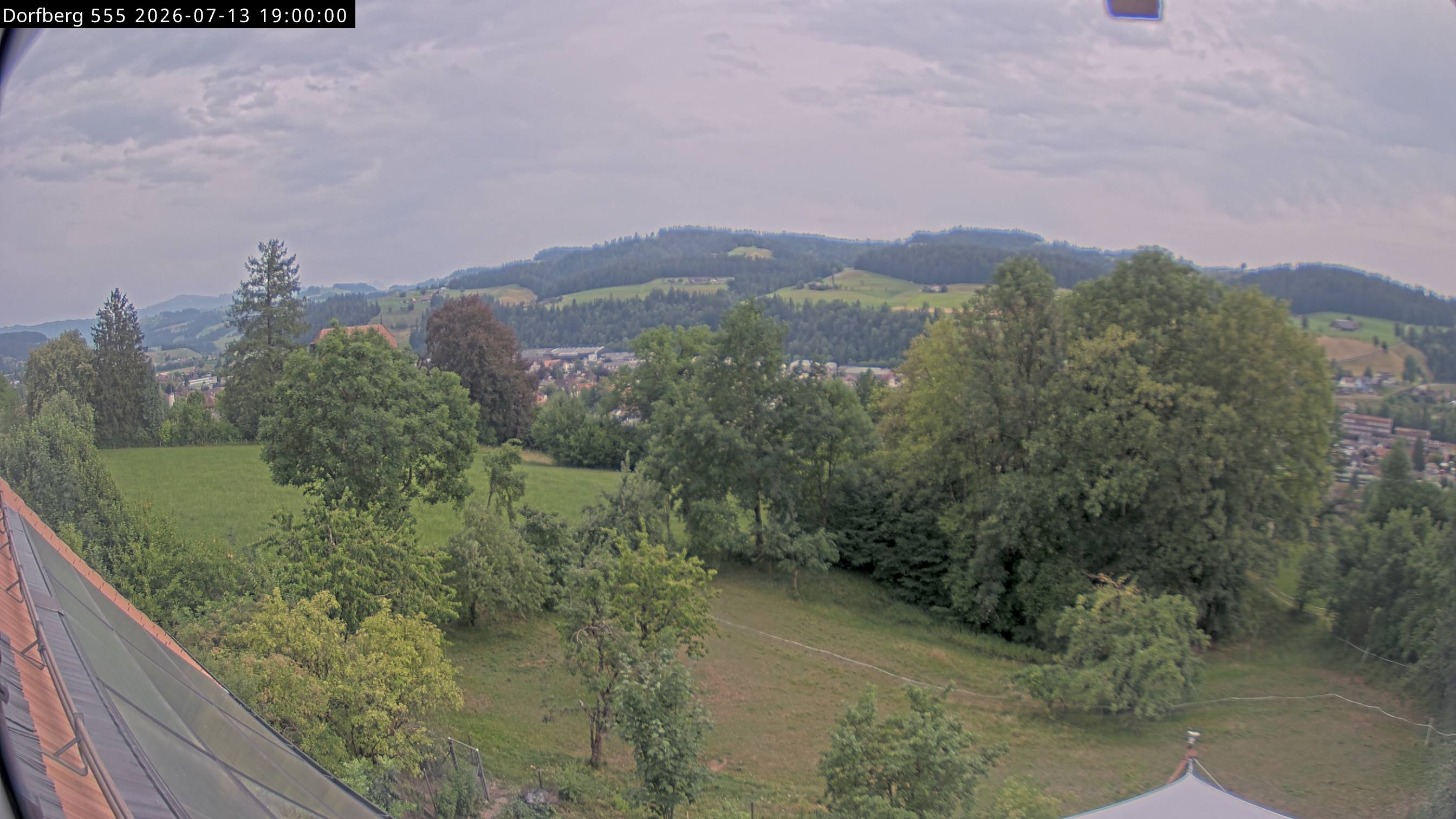 Webcam-Bild: Aussicht vom Dorfberg in Langnau 20260713-190000