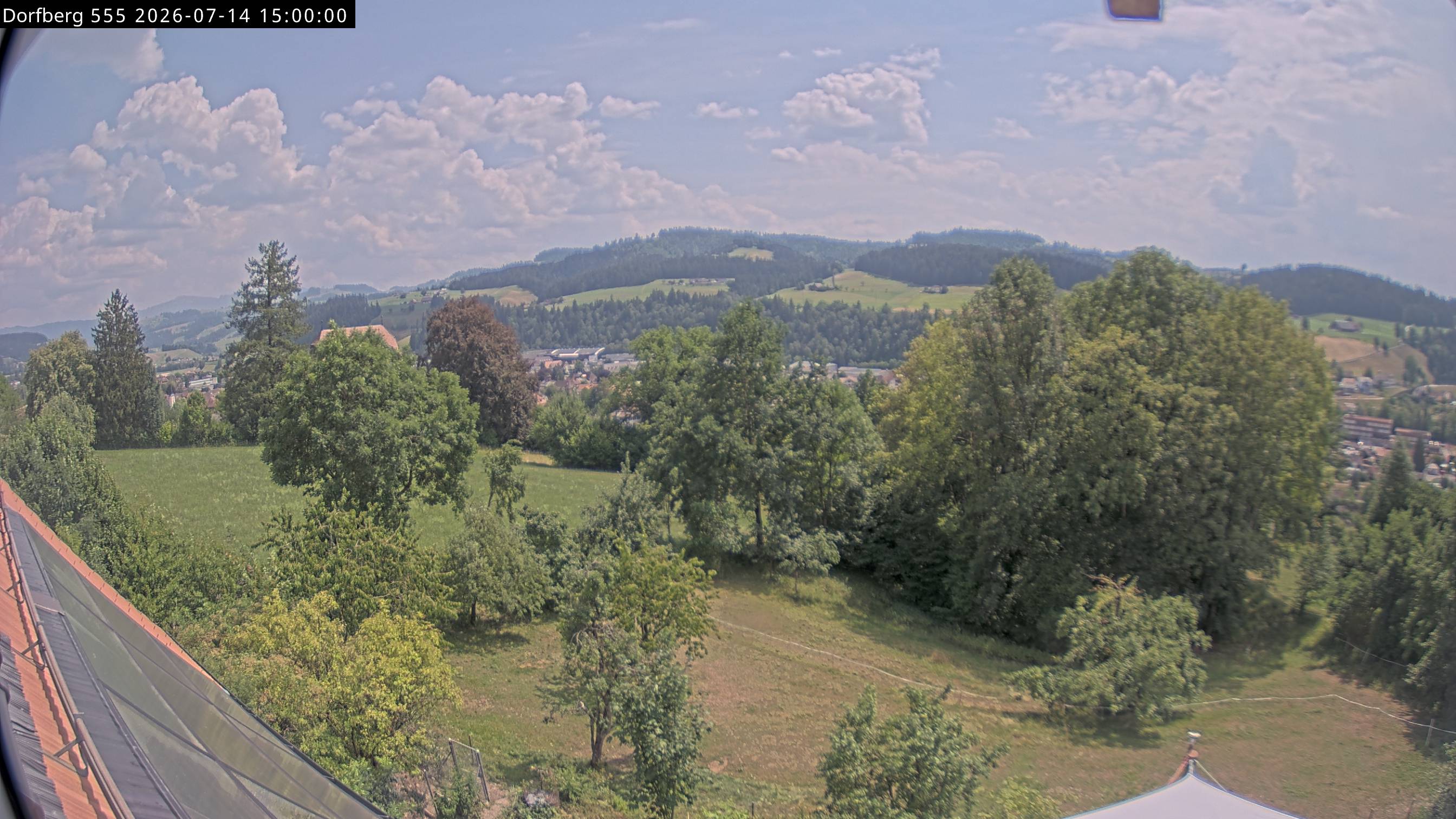Webcam-Bild: Aussicht vom Dorfberg in Langnau 20260714-150000