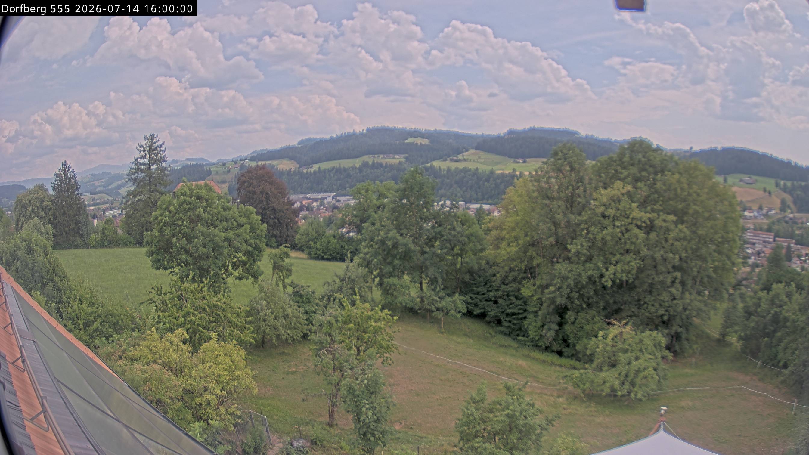 Webcam-Bild: Aussicht vom Dorfberg in Langnau 20260714-160000