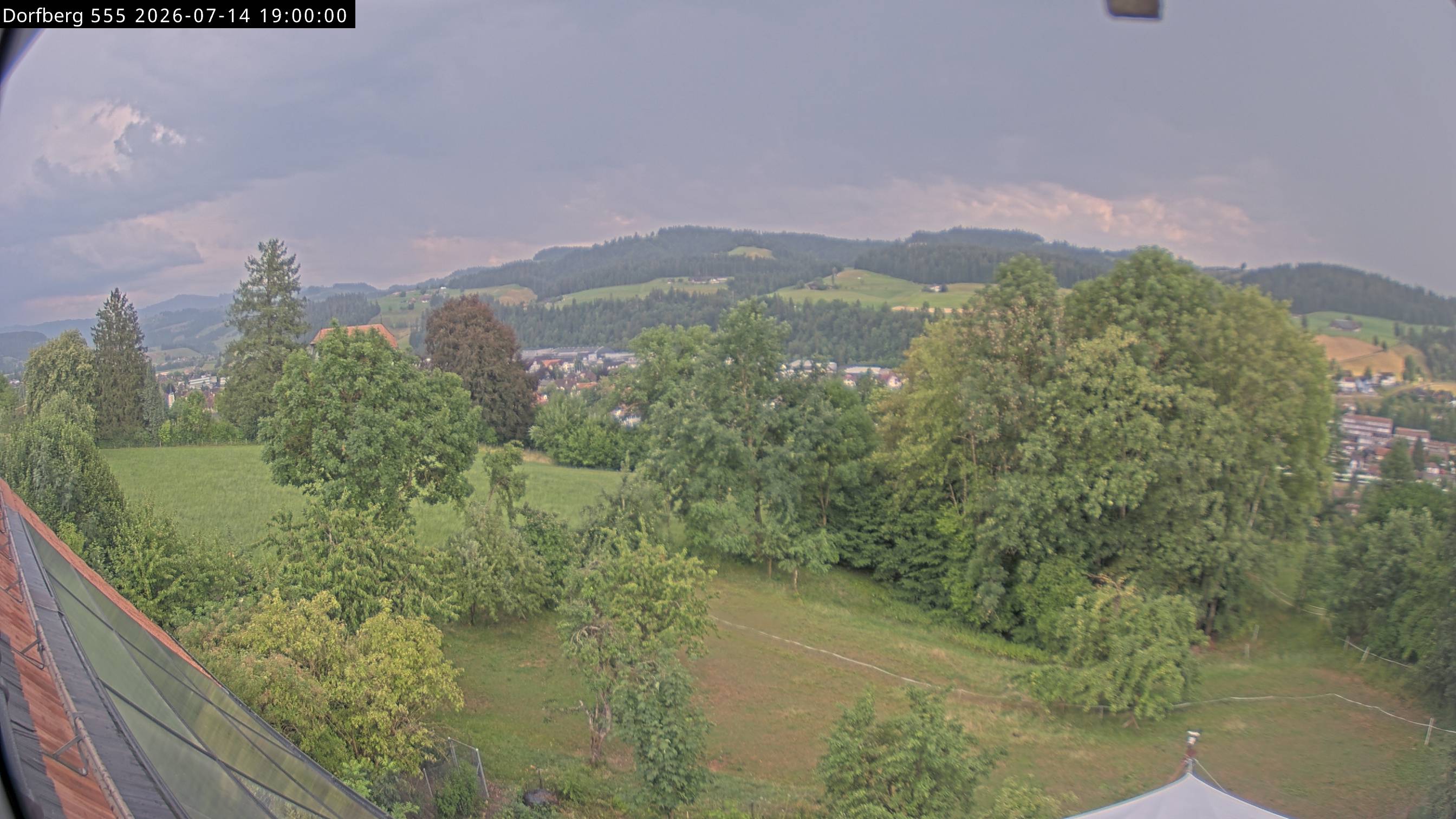 Webcam-Bild: Aussicht vom Dorfberg in Langnau 20260714-190000