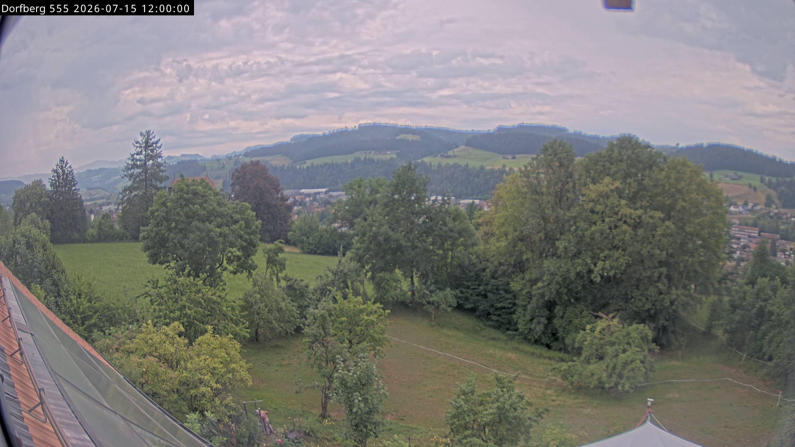 Webcam-Bild: Aussicht vom Dorfberg in Langnau 20260715-120000