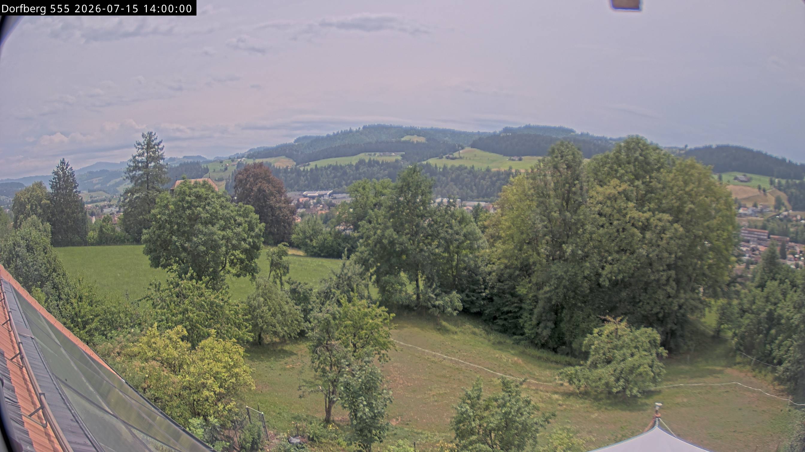Webcam-Bild: Aussicht vom Dorfberg in Langnau 20260715-140000