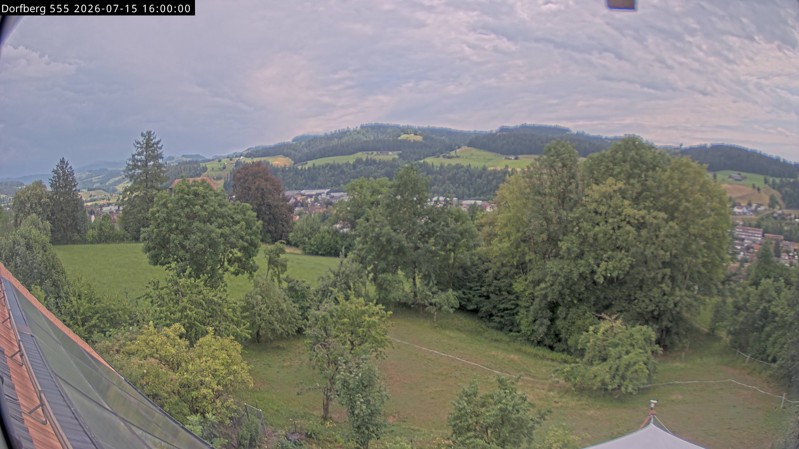 Webcam-Bild: Aussicht vom Dorfberg in Langnau 20260715-160000