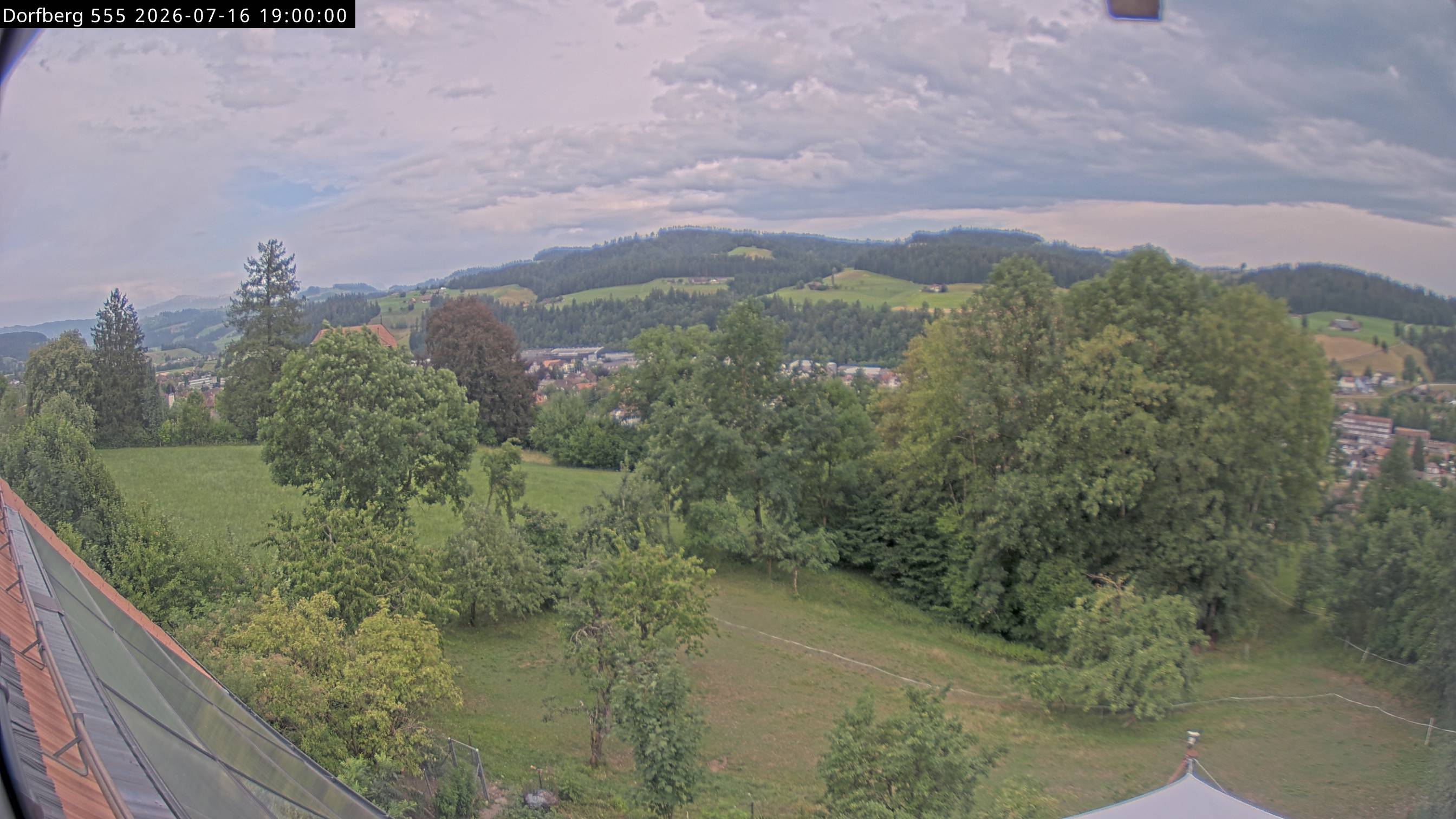 Webcam-Bild: Aussicht vom Dorfberg in Langnau 20260716-190000