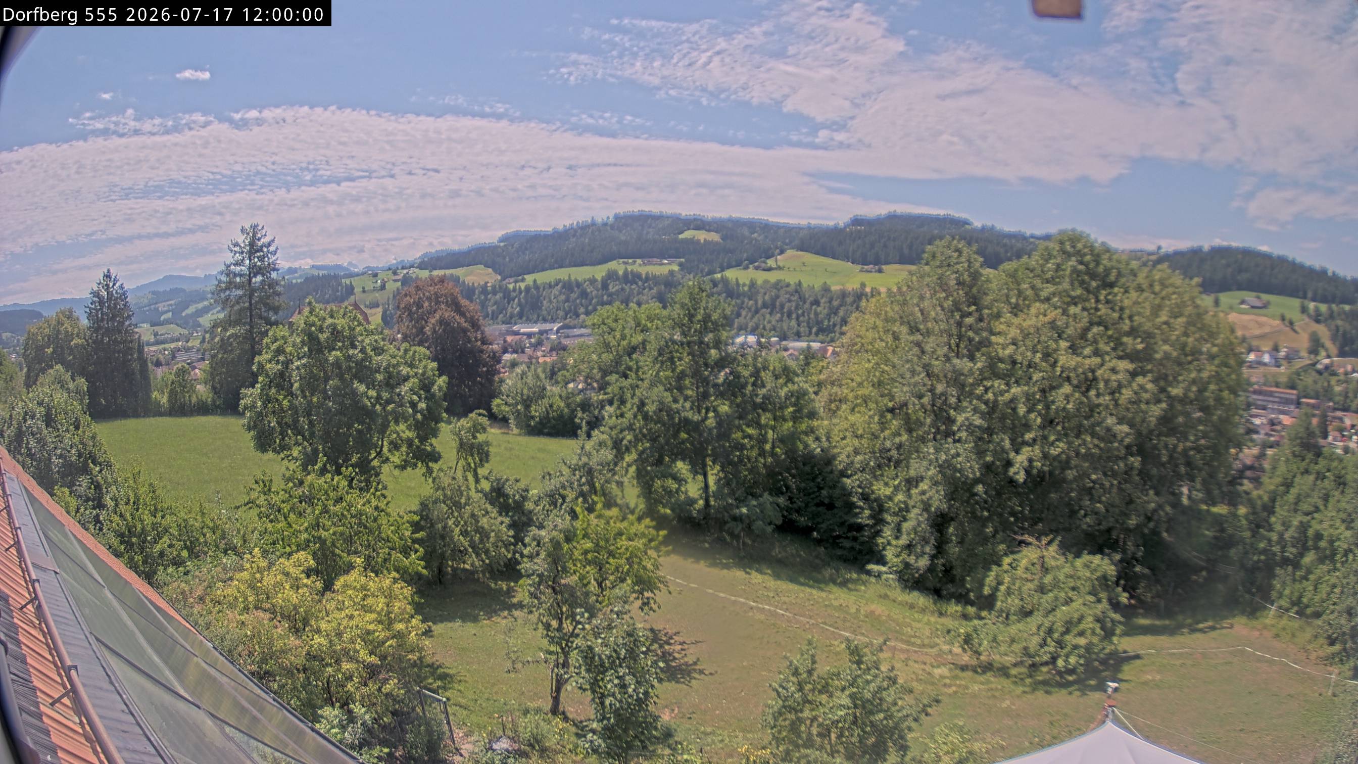Webcam-Bild: Aussicht vom Dorfberg in Langnau 20260717-120000