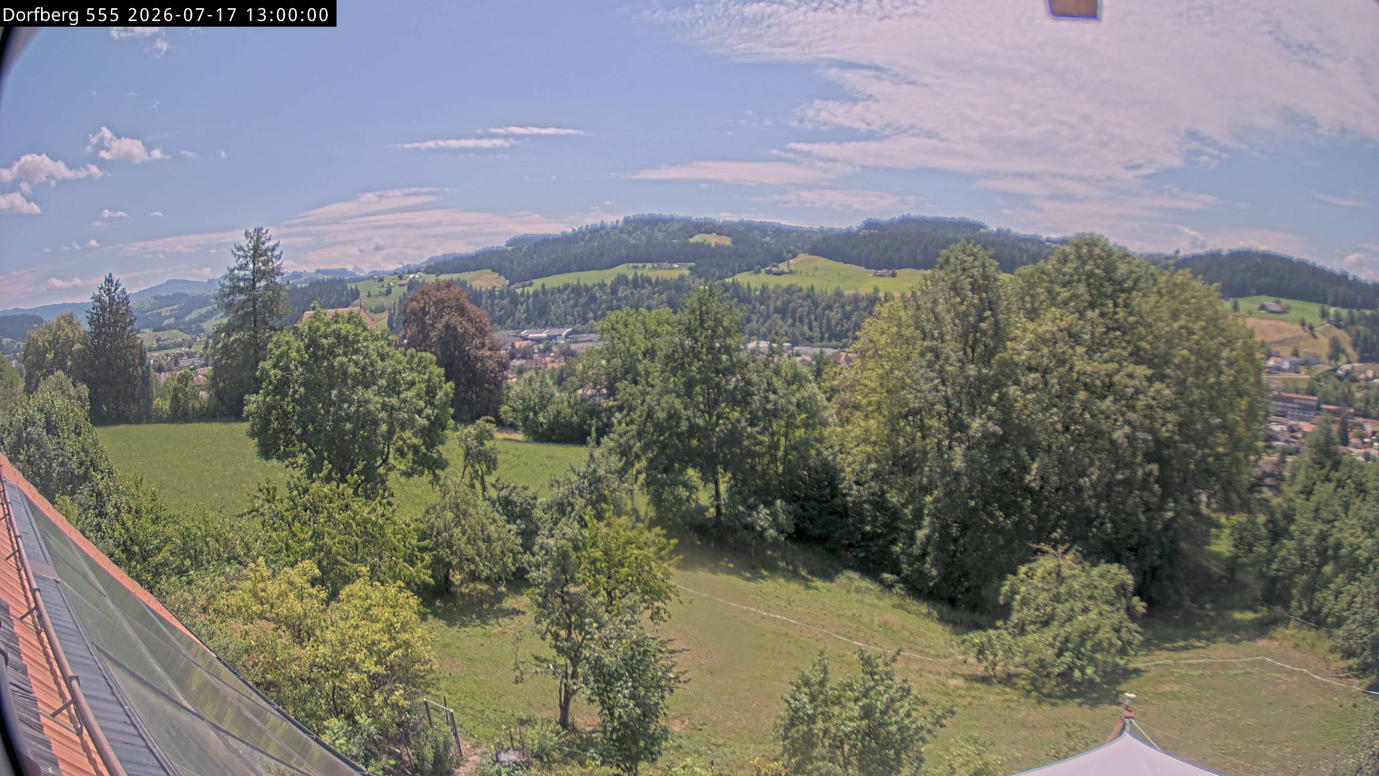 Webcam-Bild: Aussicht vom Dorfberg in Langnau 20260717-130000
