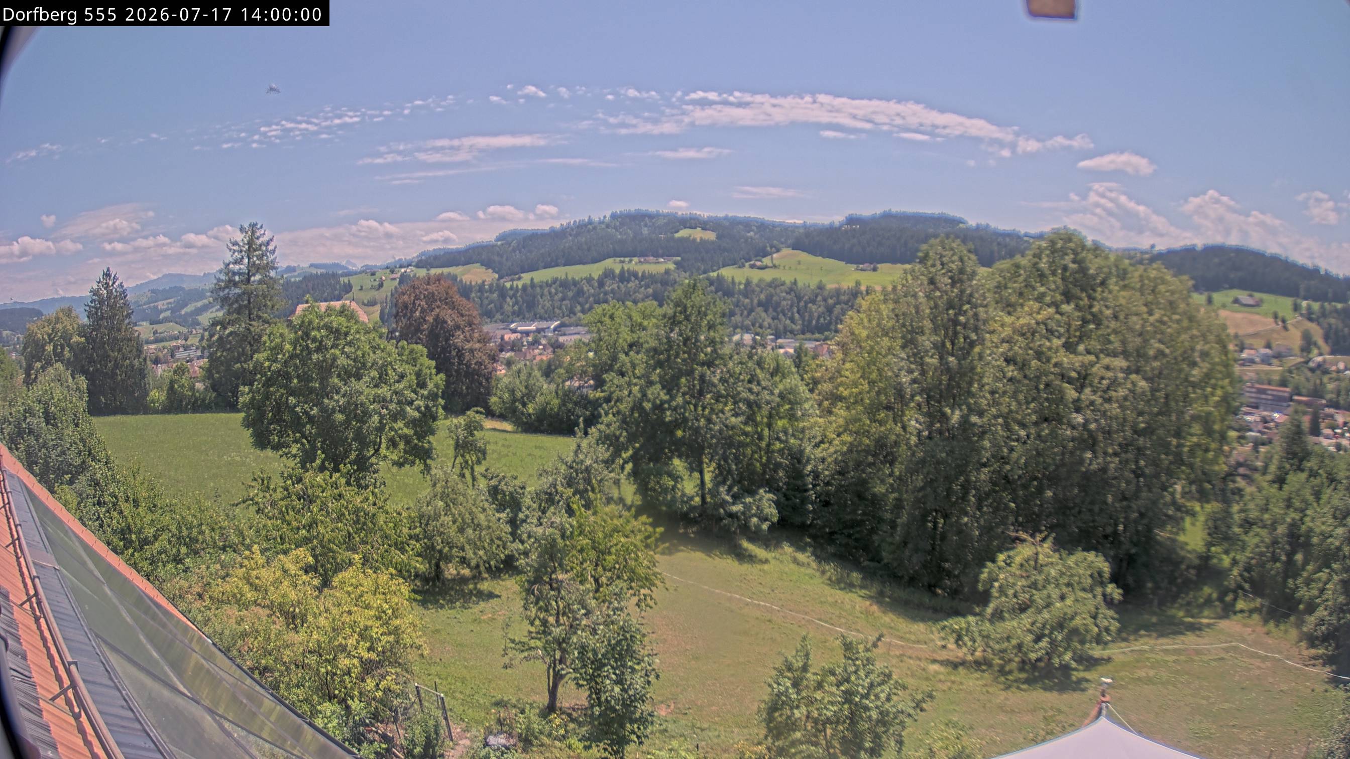Webcam-Bild: Aussicht vom Dorfberg in Langnau 20260717-140000