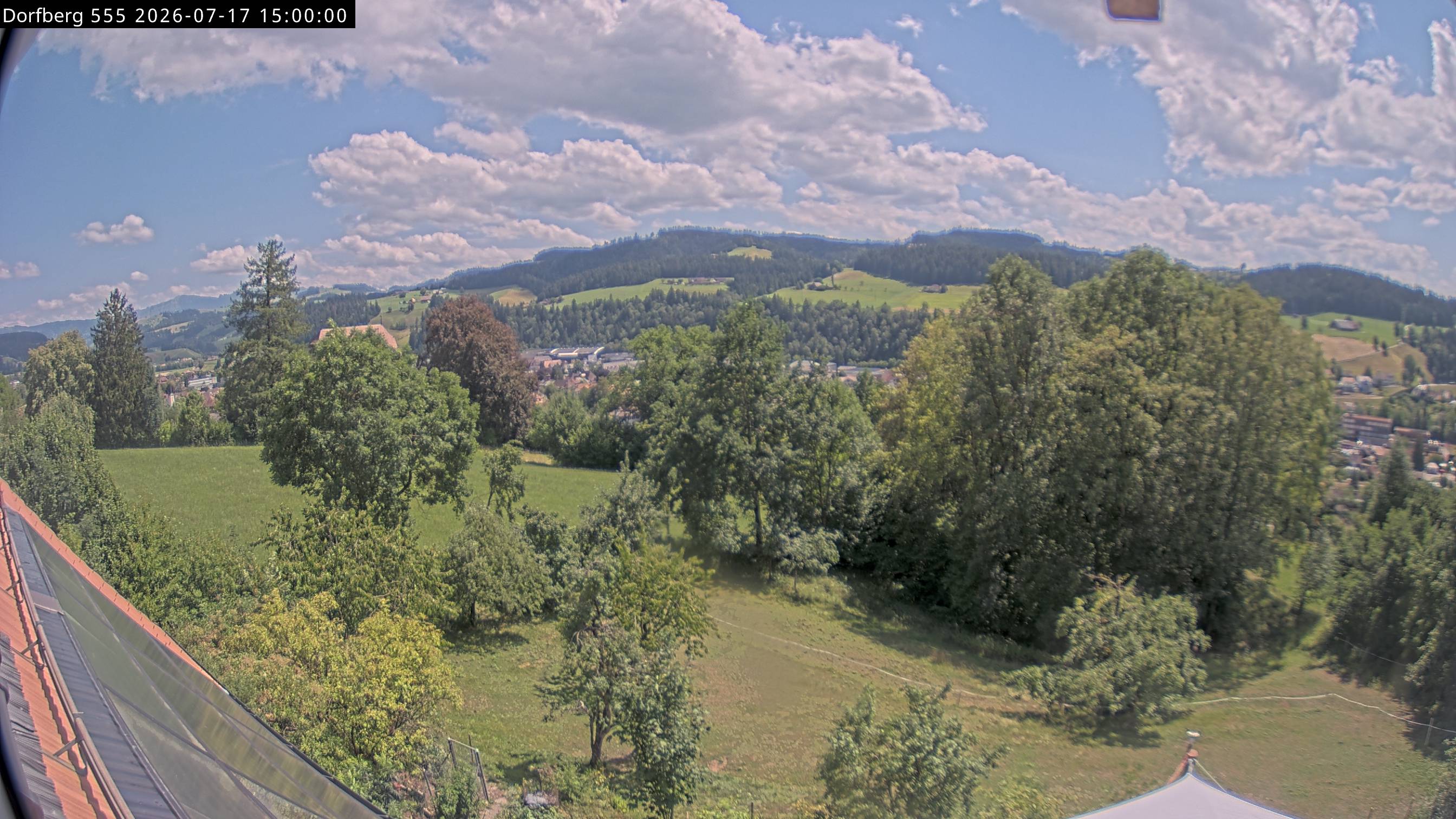 Webcam-Bild: Aussicht vom Dorfberg in Langnau 20260717-150000