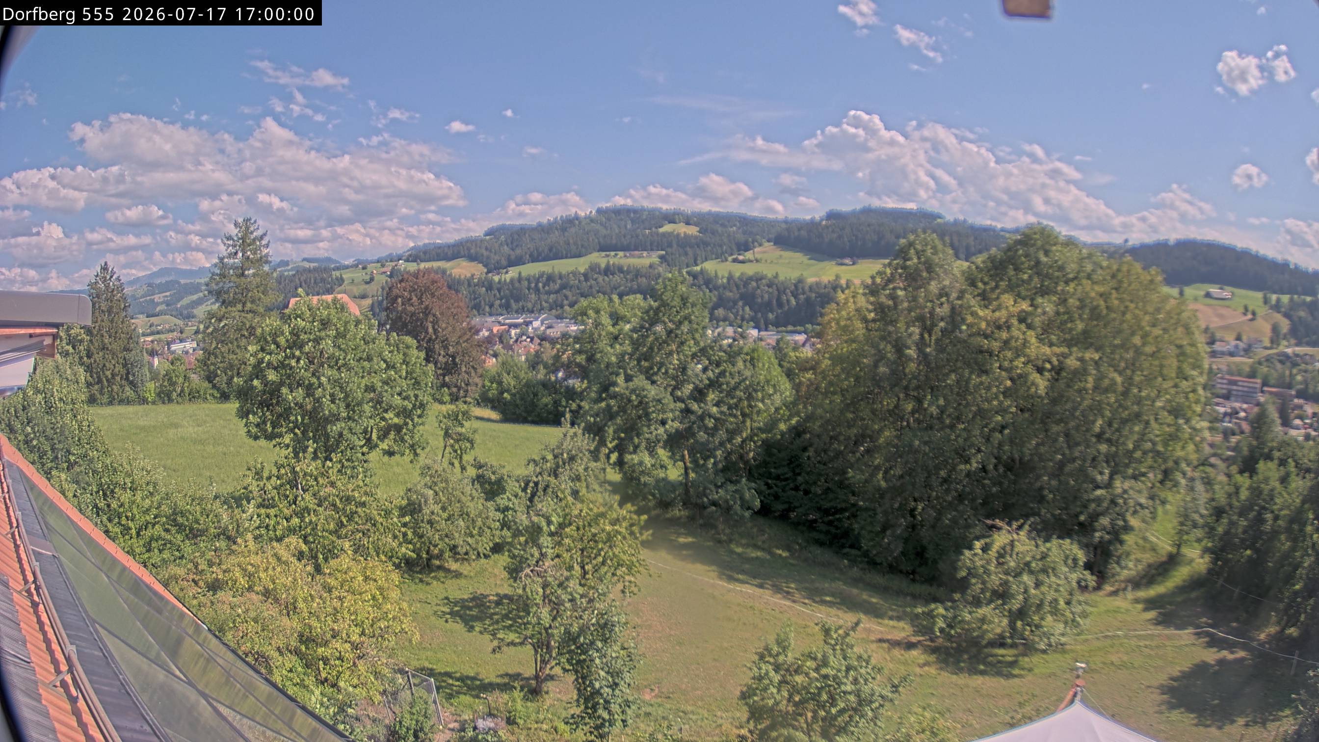 Webcam-Bild: Aussicht vom Dorfberg in Langnau 20260717-170000