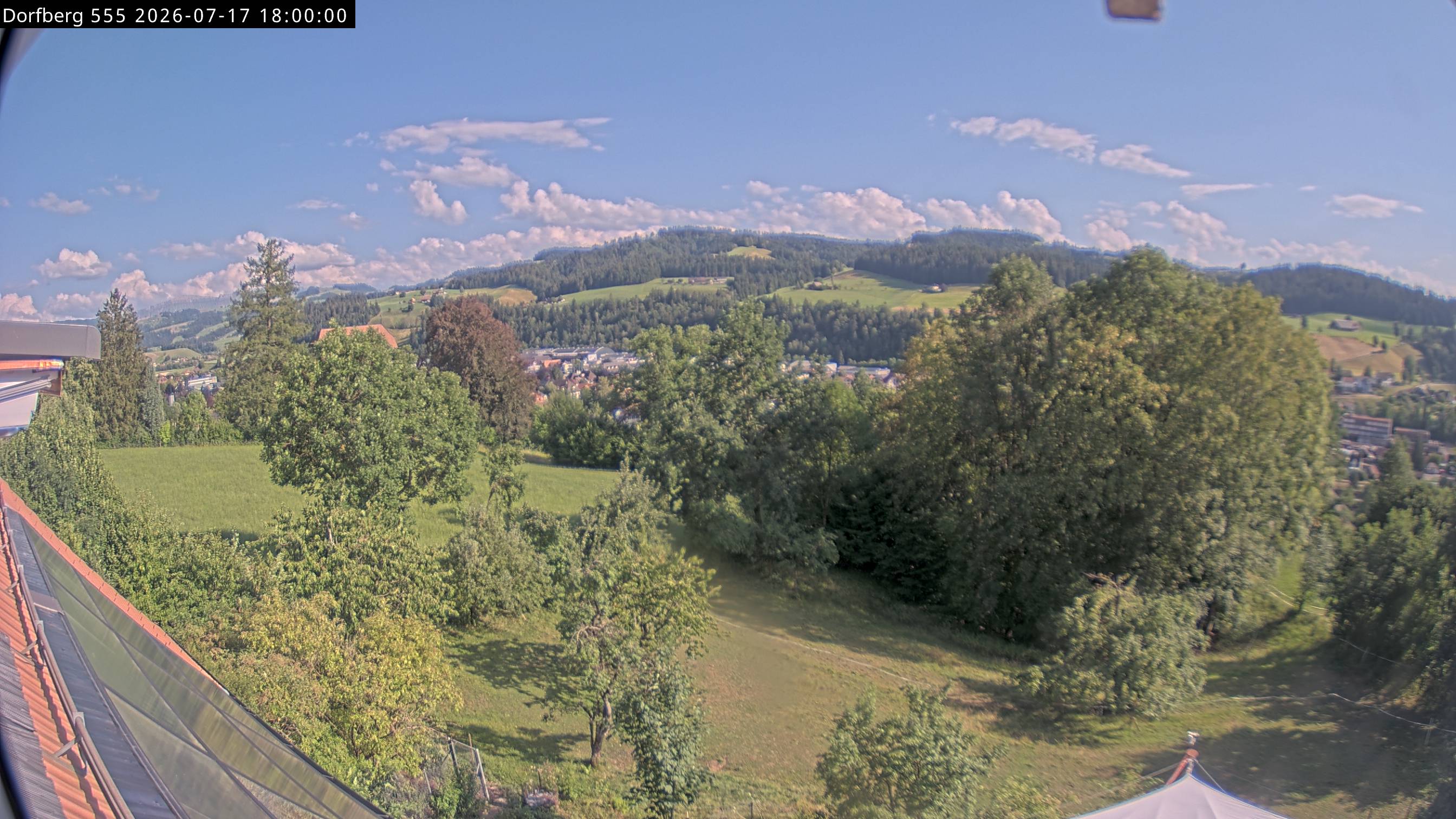 Webcam-Bild: Aussicht vom Dorfberg in Langnau 20260717-180000