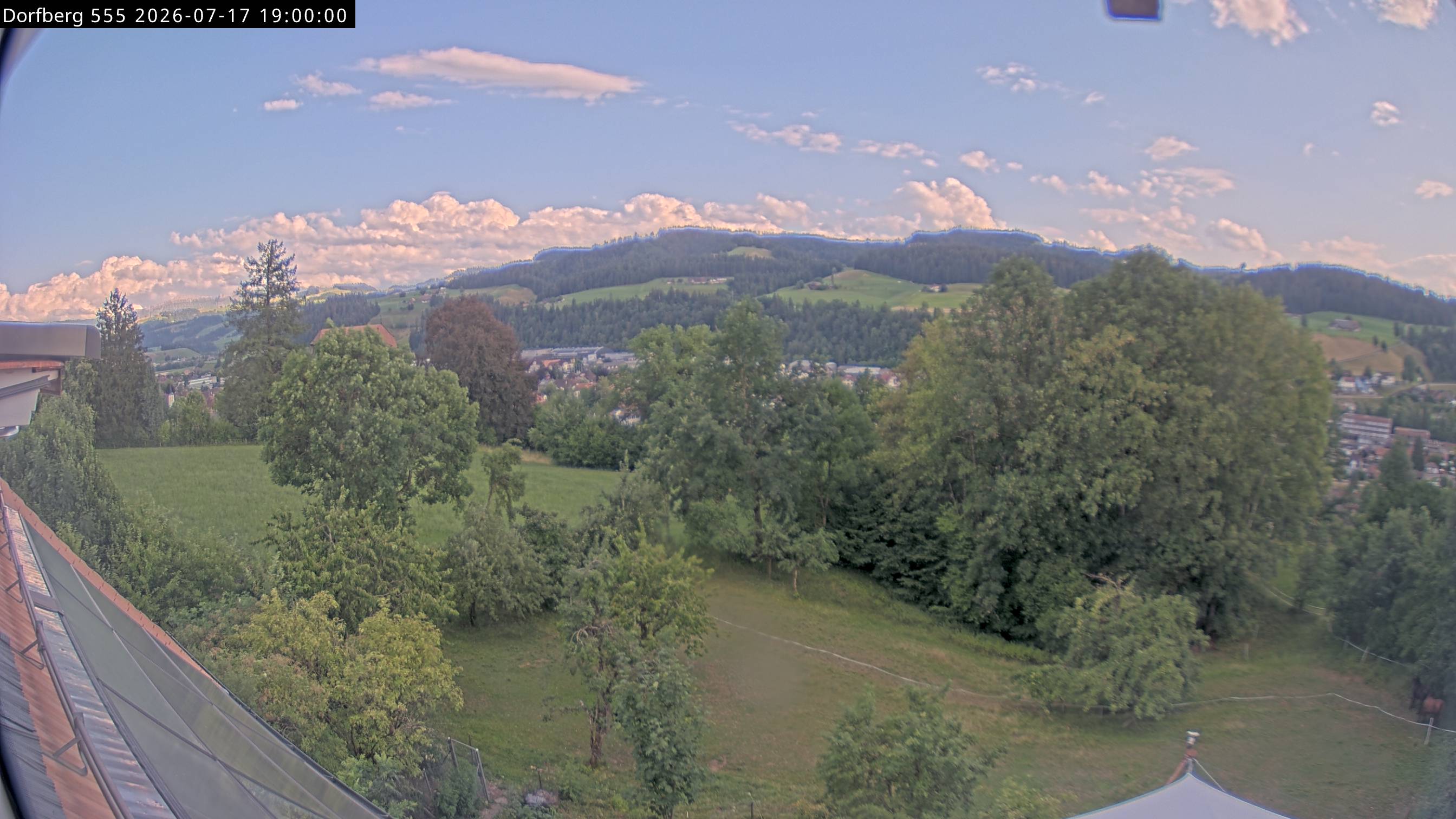 Webcam-Bild: Aussicht vom Dorfberg in Langnau 20260717-190000