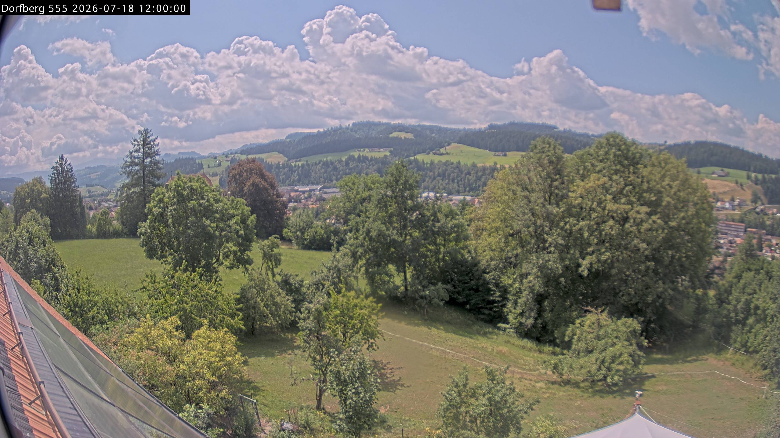Webcam-Bild: Aussicht vom Dorfberg in Langnau 20260718-120000