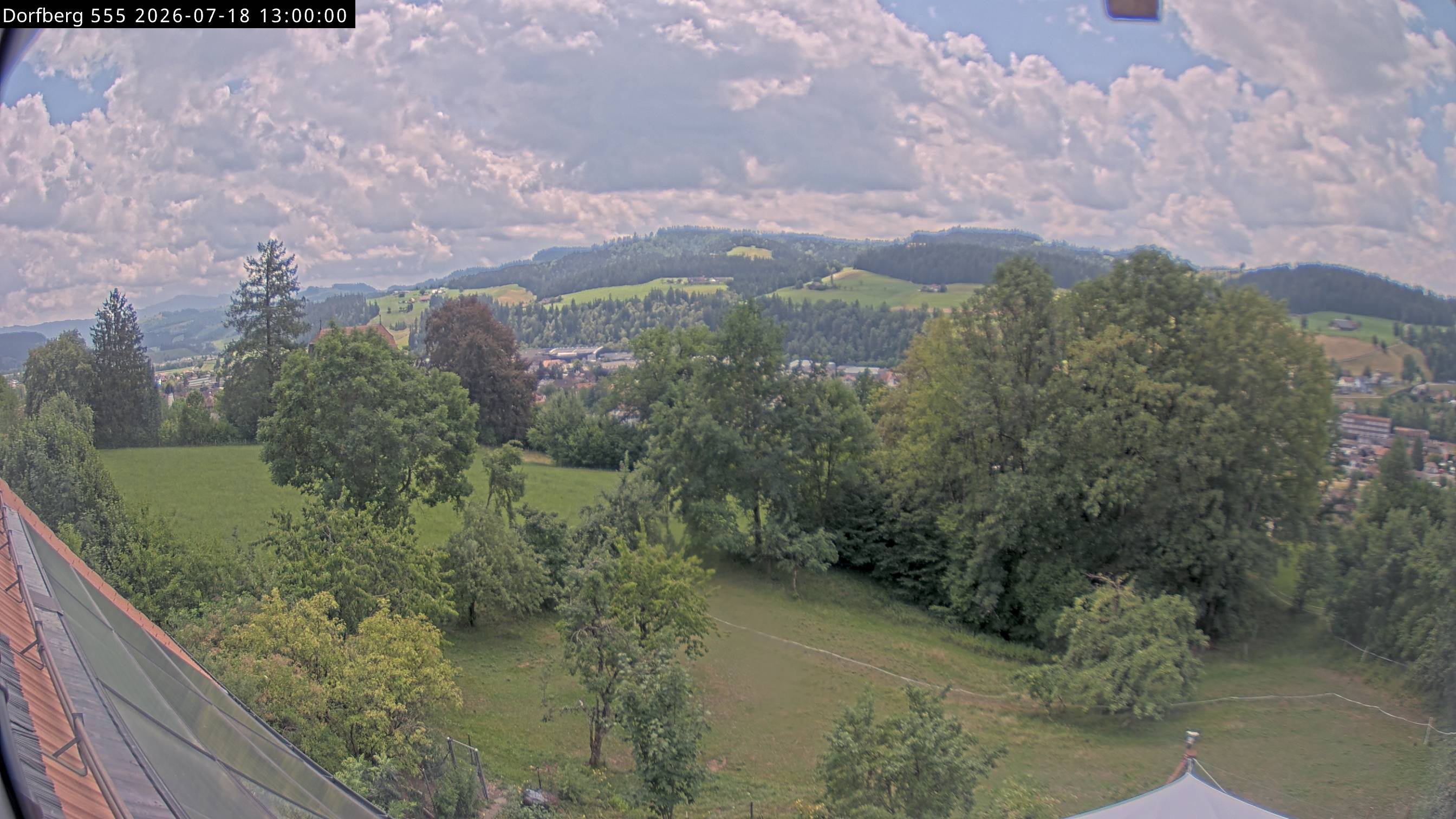 Webcam-Bild: Aussicht vom Dorfberg in Langnau 20260718-130000