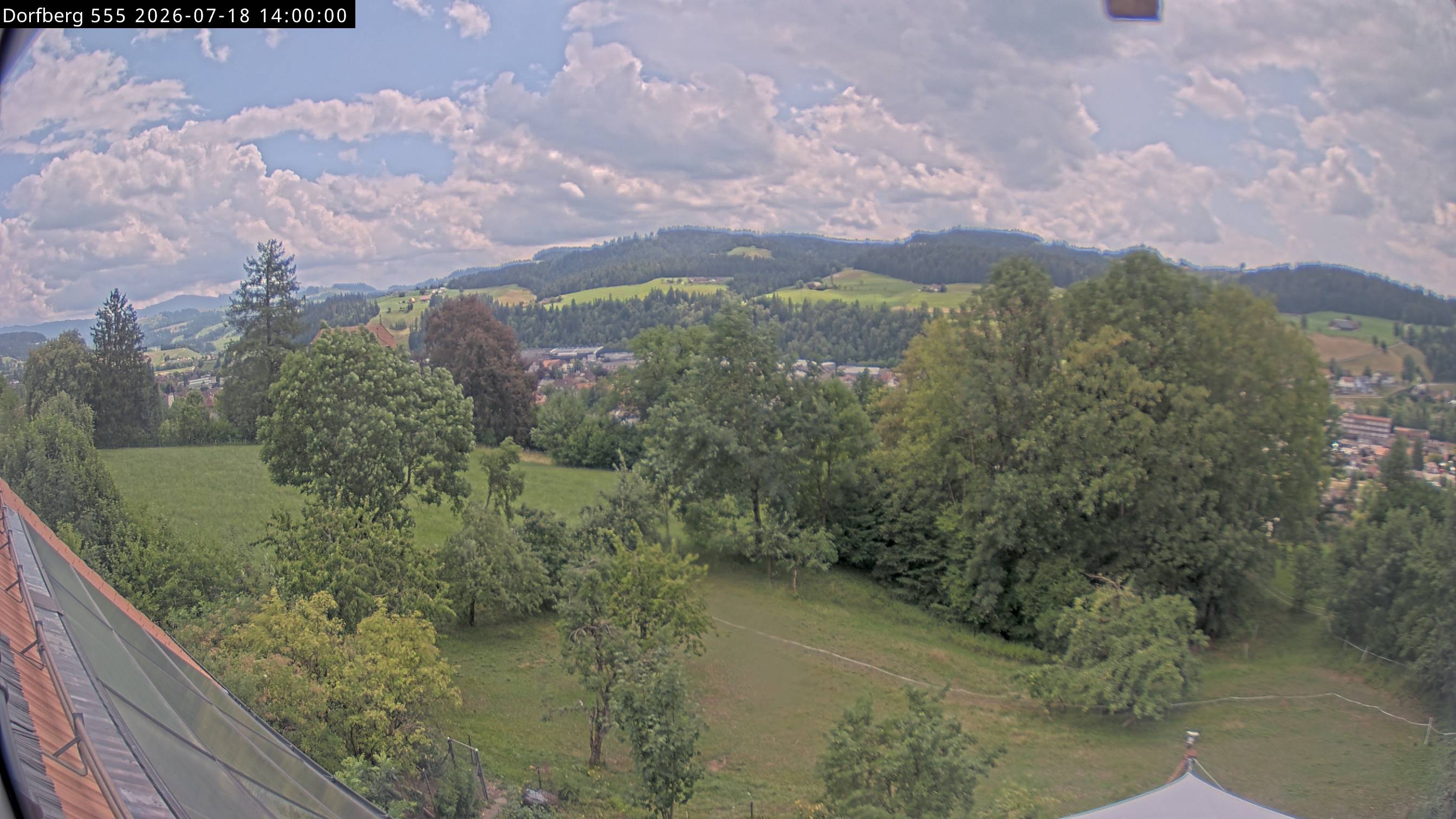 Webcam-Bild: Aussicht vom Dorfberg in Langnau 20260718-140000