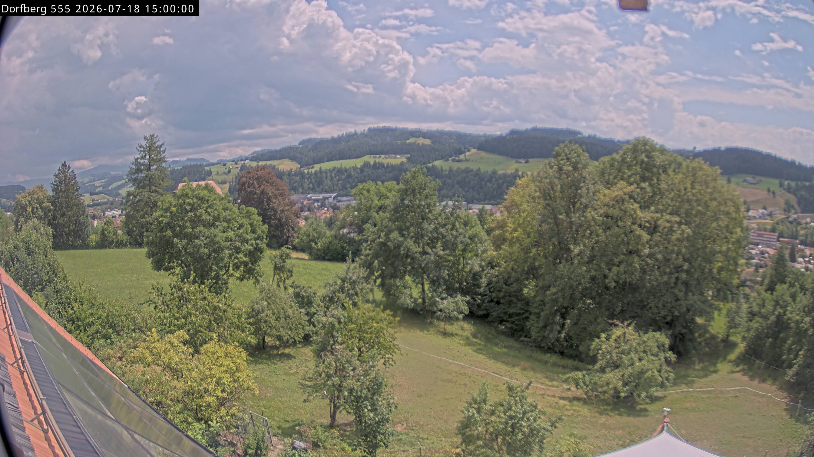 Webcam-Bild: Aussicht vom Dorfberg in Langnau 20260718-150000