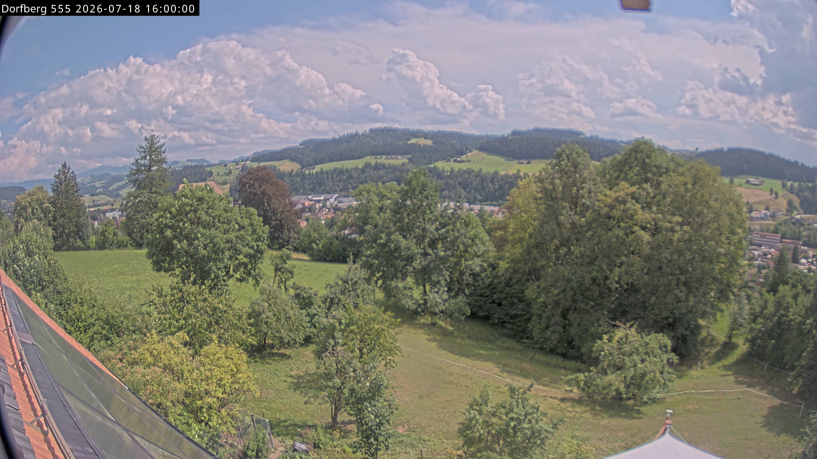 Webcam-Bild: Aussicht vom Dorfberg in Langnau 20260718-160000