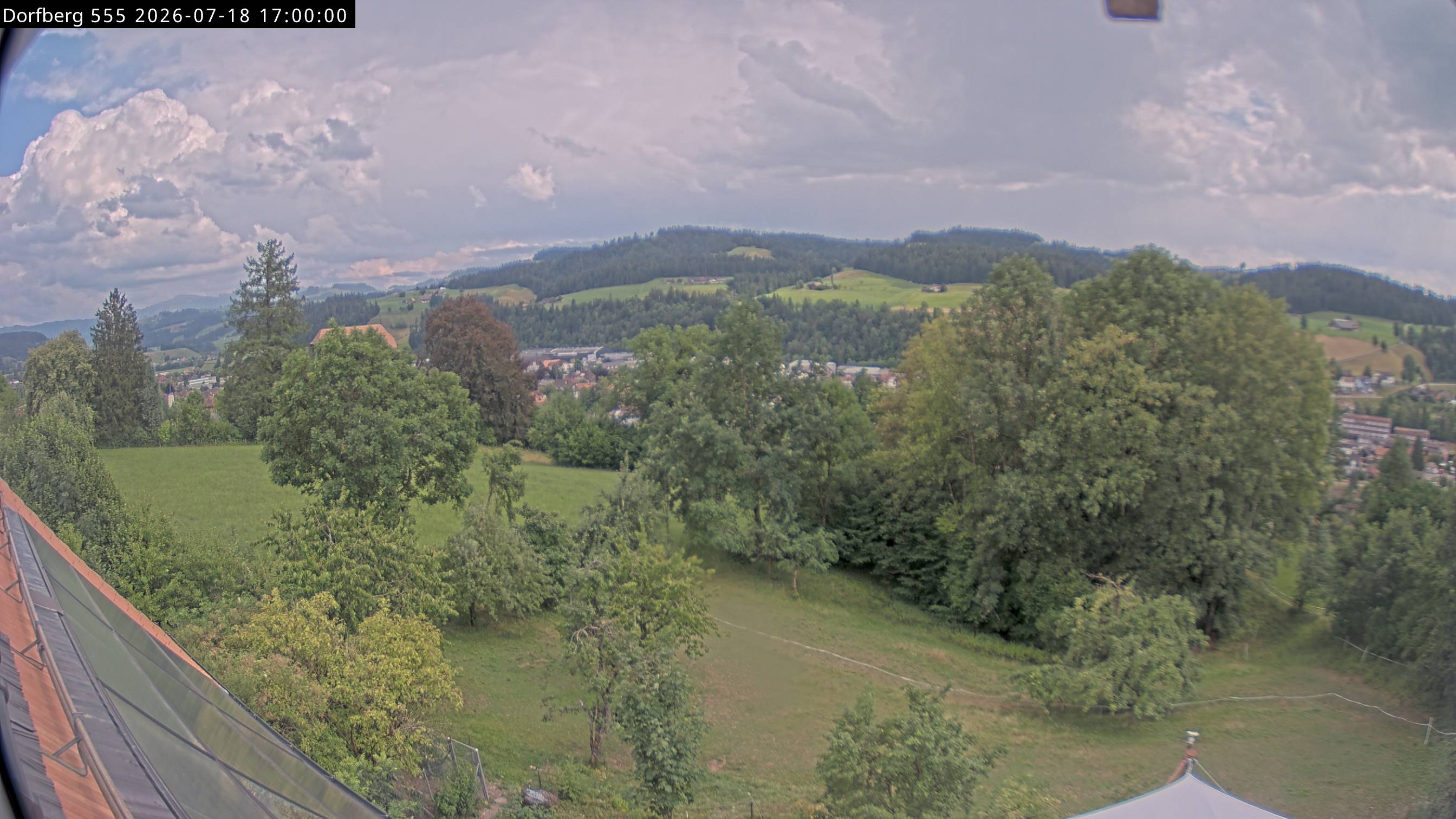 Webcam-Bild: Aussicht vom Dorfberg in Langnau 20260718-170000