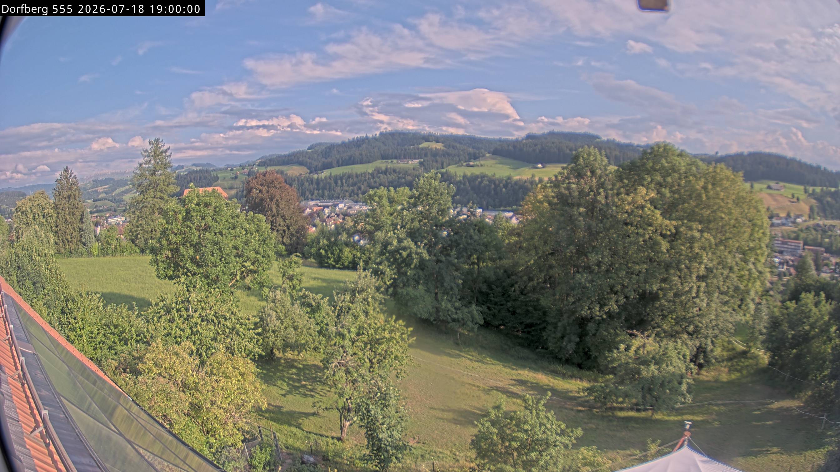 Webcam-Bild: Aussicht vom Dorfberg in Langnau 20260718-190000
