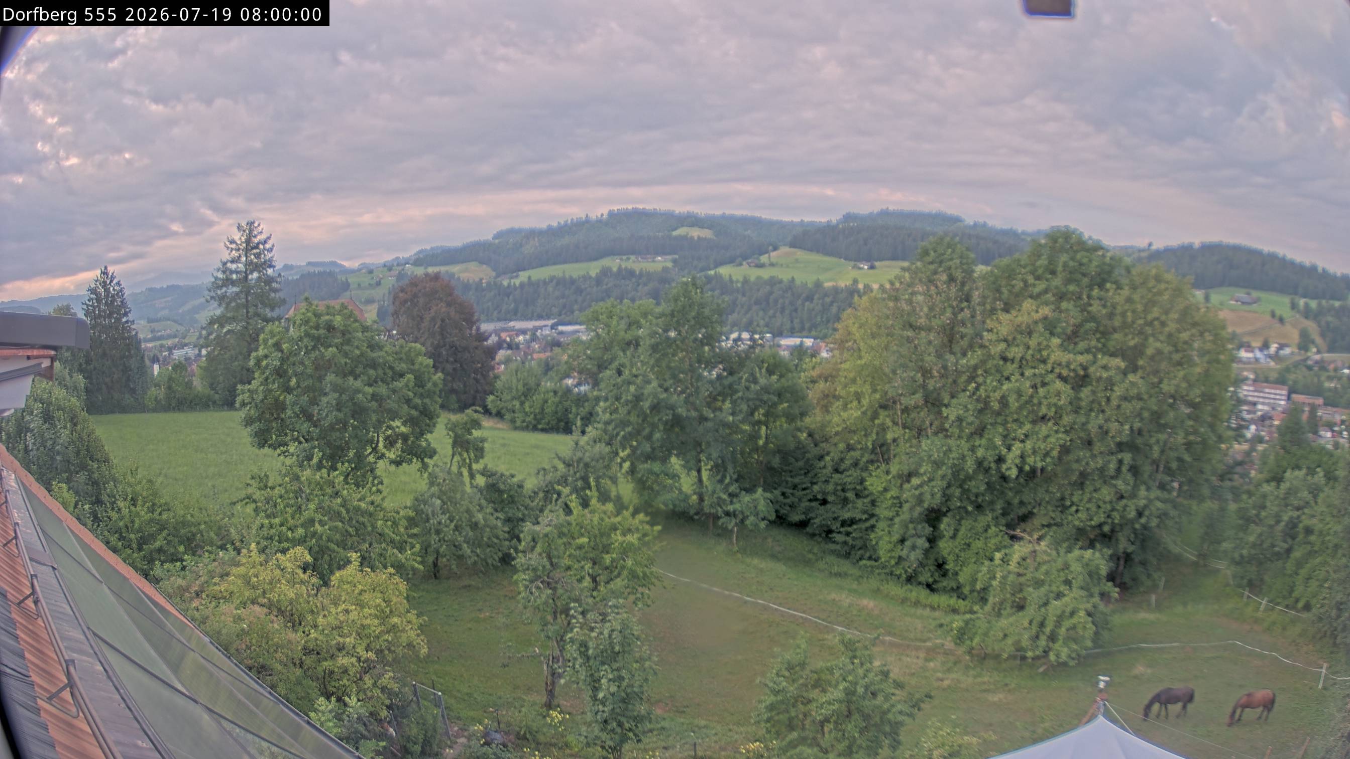 Webcam-Bild: Aussicht vom Dorfberg in Langnau 20260719-080000