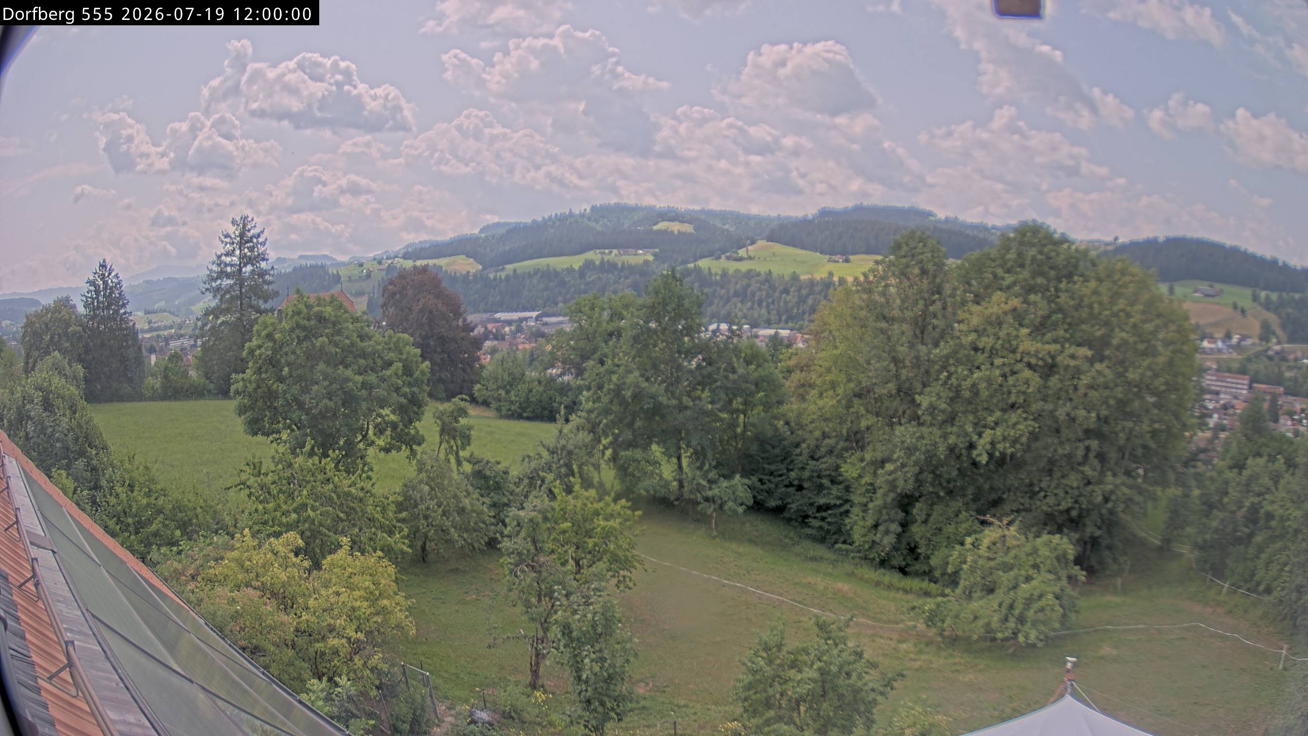 Webcam-Bild: Aussicht vom Dorfberg in Langnau 20260719-120000