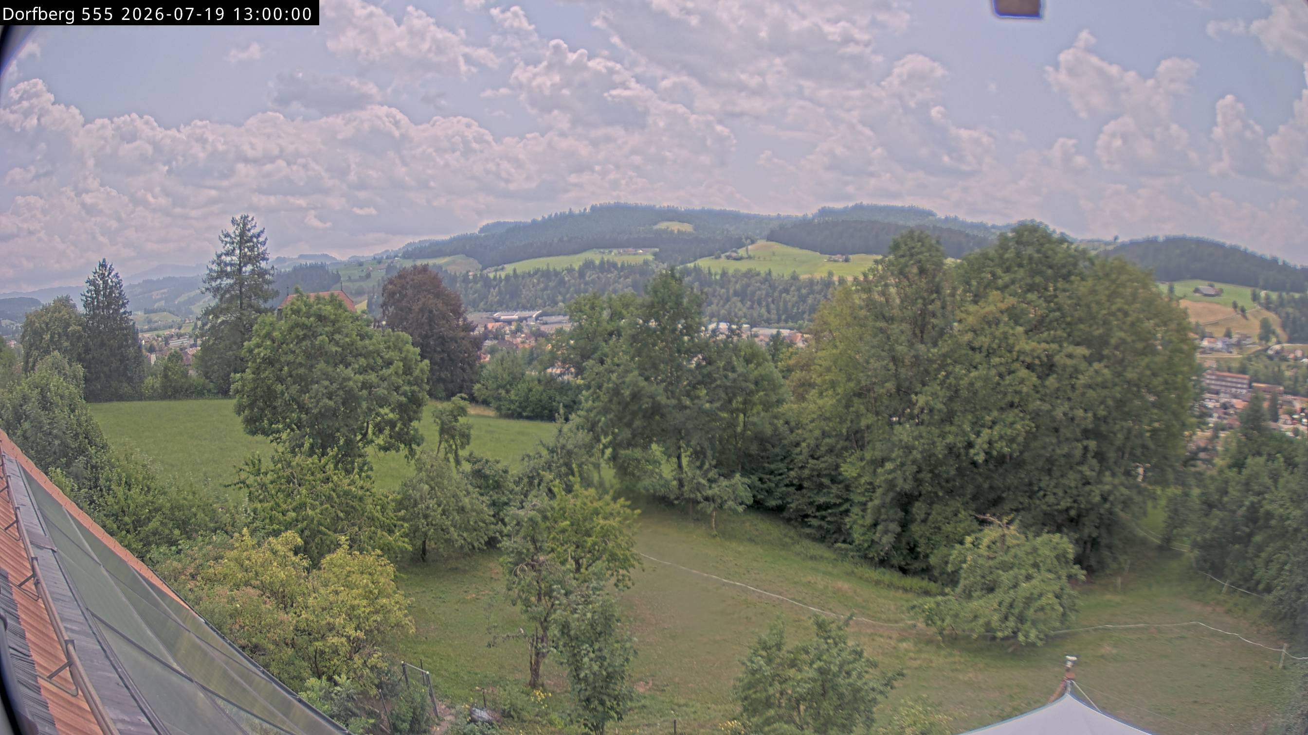 Webcam-Bild: Aussicht vom Dorfberg in Langnau 20260719-130000