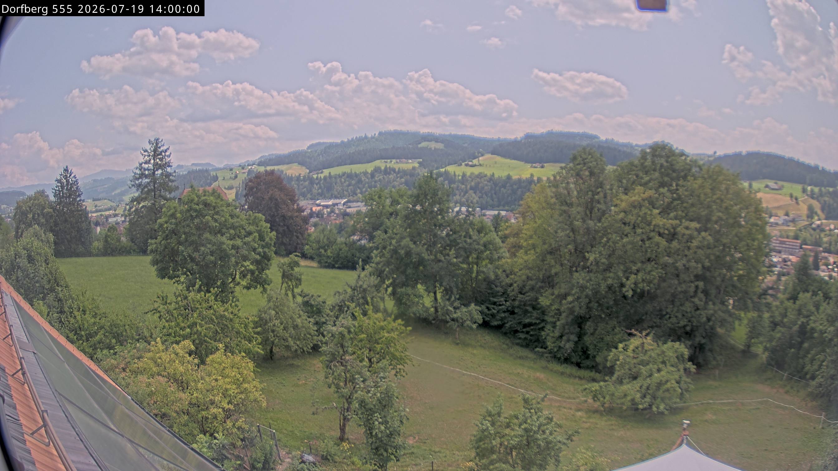 Webcam-Bild: Aussicht vom Dorfberg in Langnau 20260719-140000