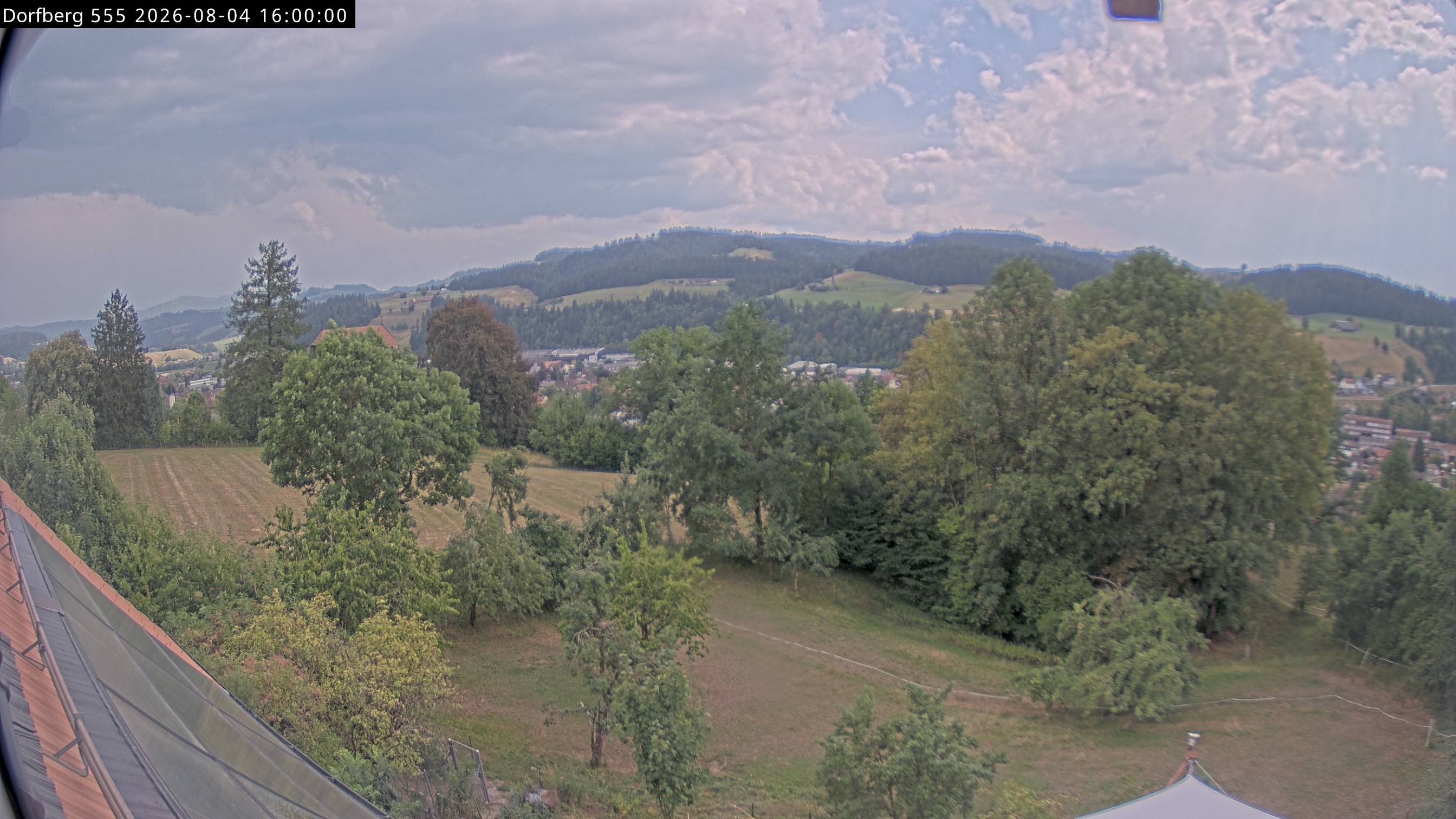 Webcam-Bild: Aussicht vom Dorfberg in Langnau 20260804-160000