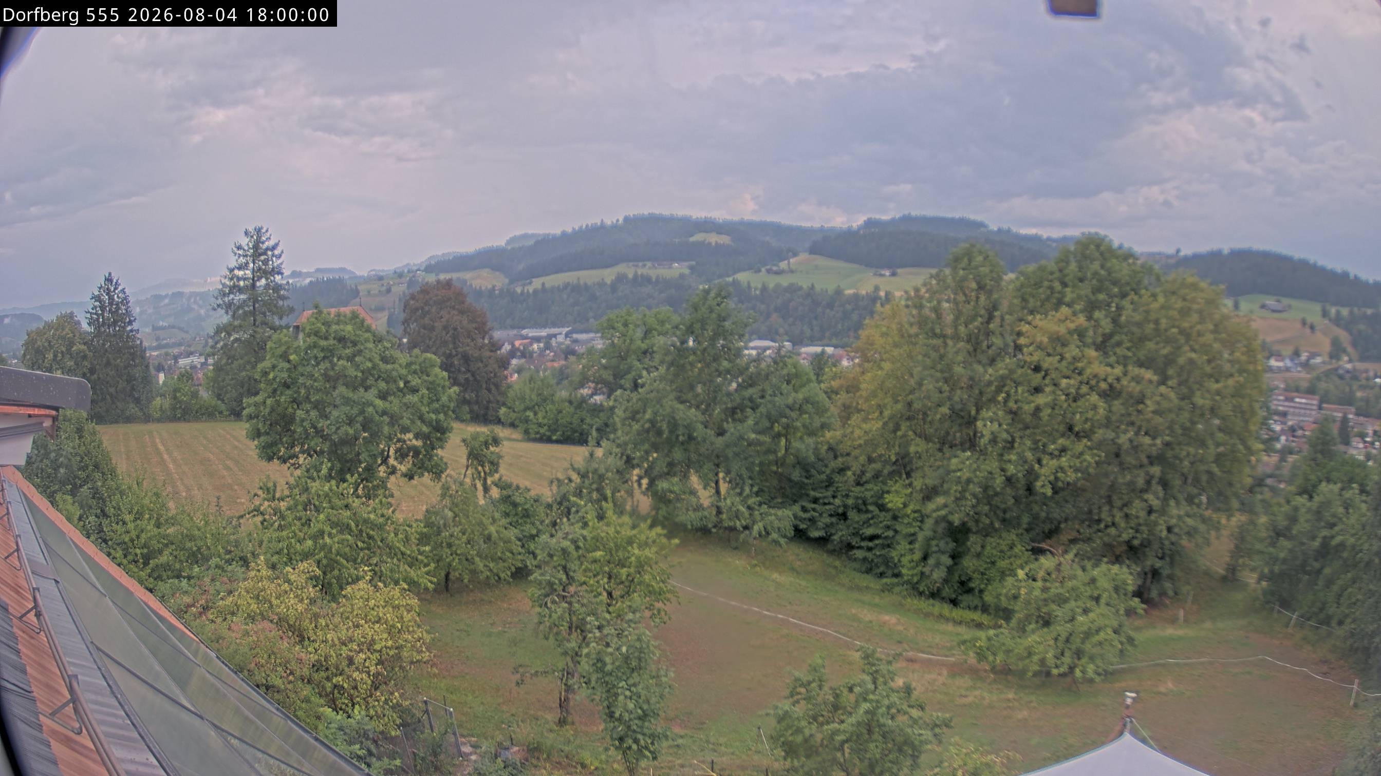 Webcam-Bild: Aussicht vom Dorfberg in Langnau 20260804-180000