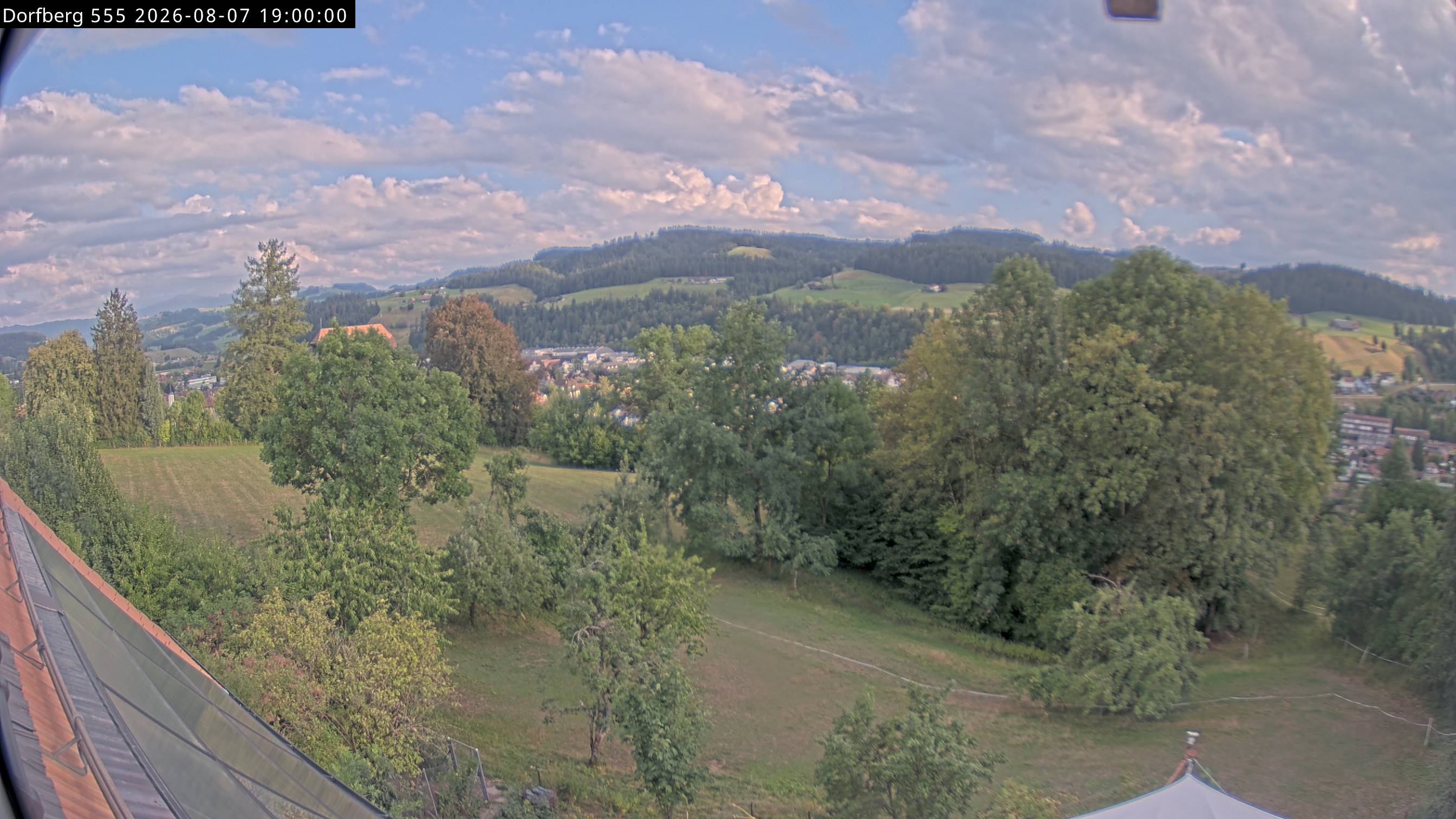 Webcam-Bild: Aussicht vom Dorfberg in Langnau 20260807-190000