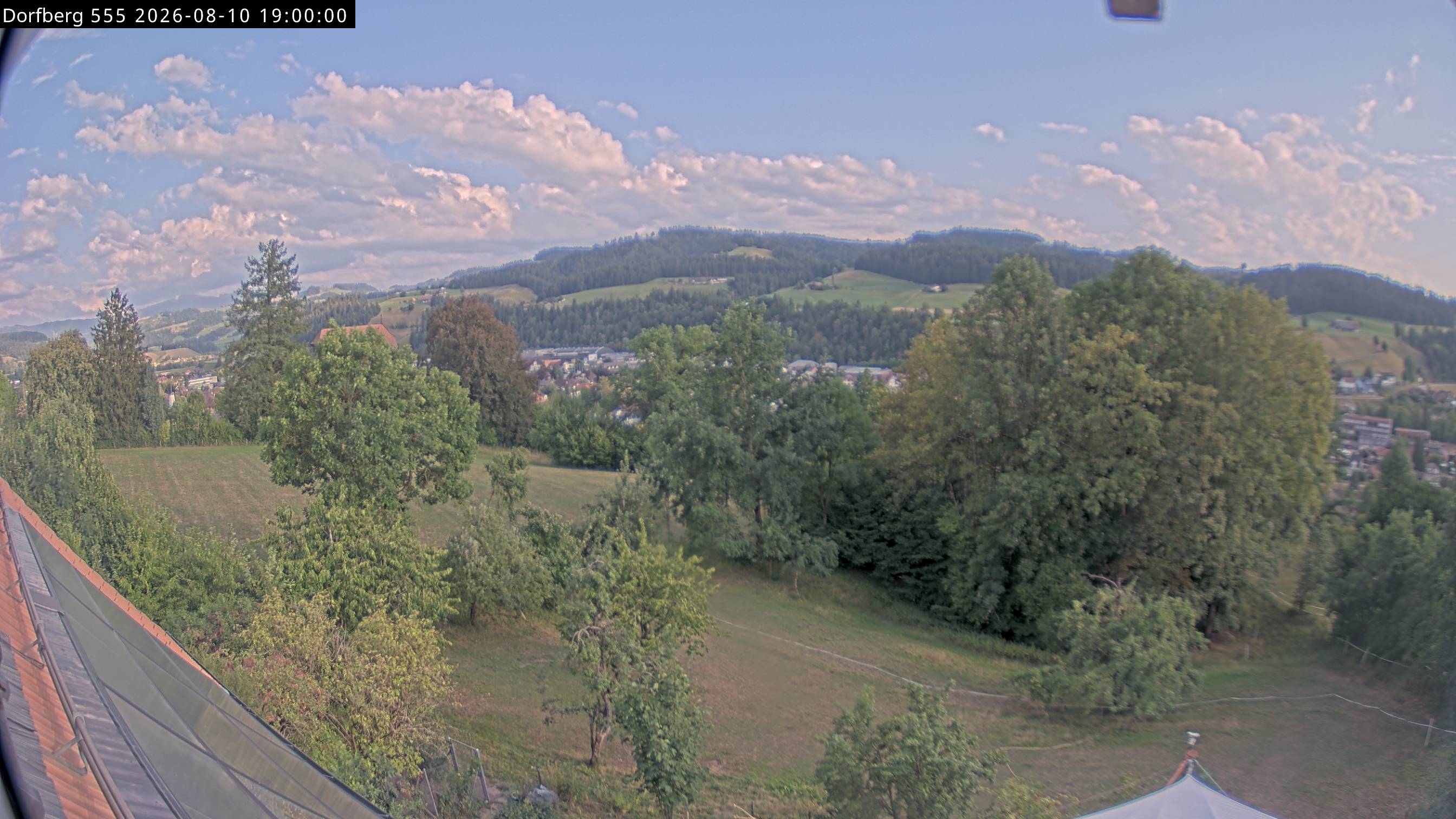 Webcam-Bild: Aussicht vom Dorfberg in Langnau 20260810-190000