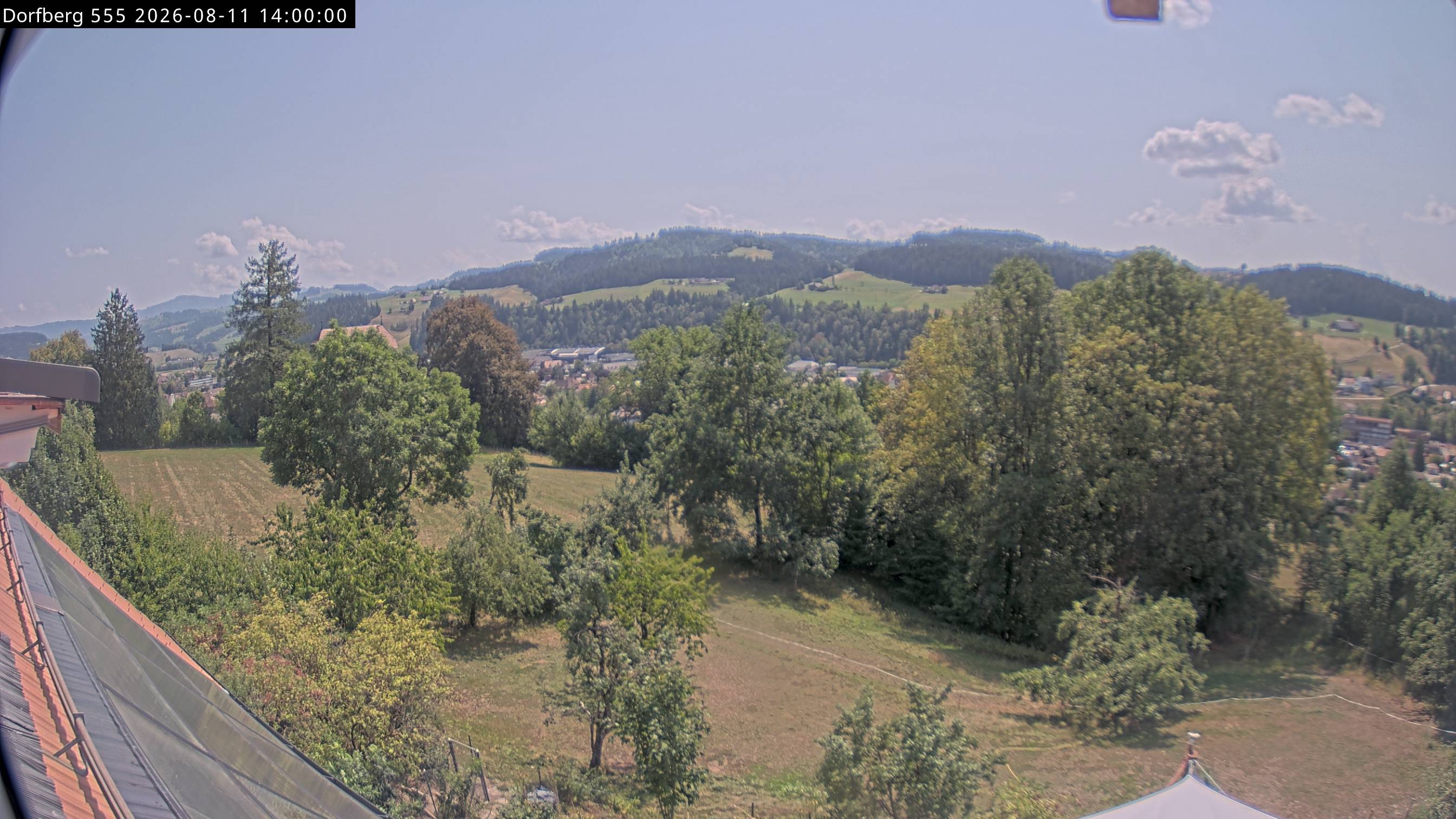 Webcam-Bild: Aussicht vom Dorfberg in Langnau 20260811-140000