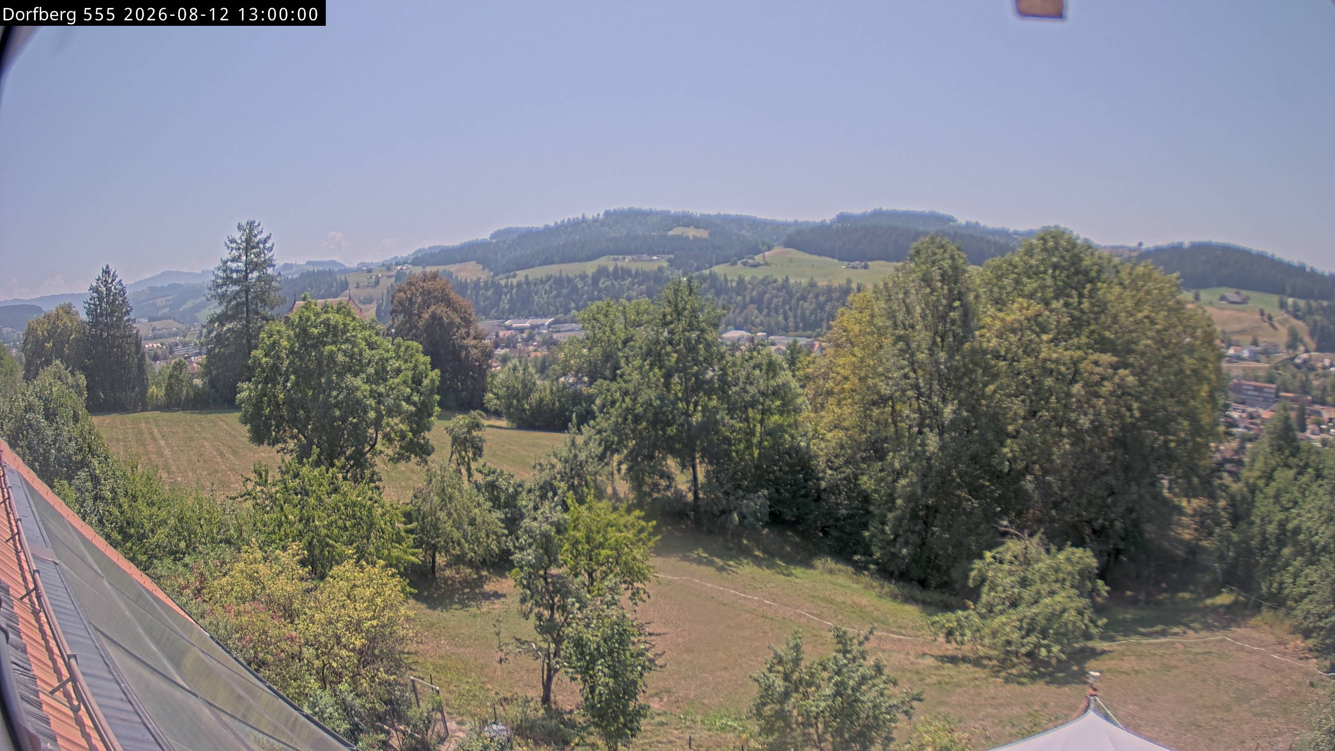Webcam-Bild: Aussicht vom Dorfberg in Langnau 20260812-130000