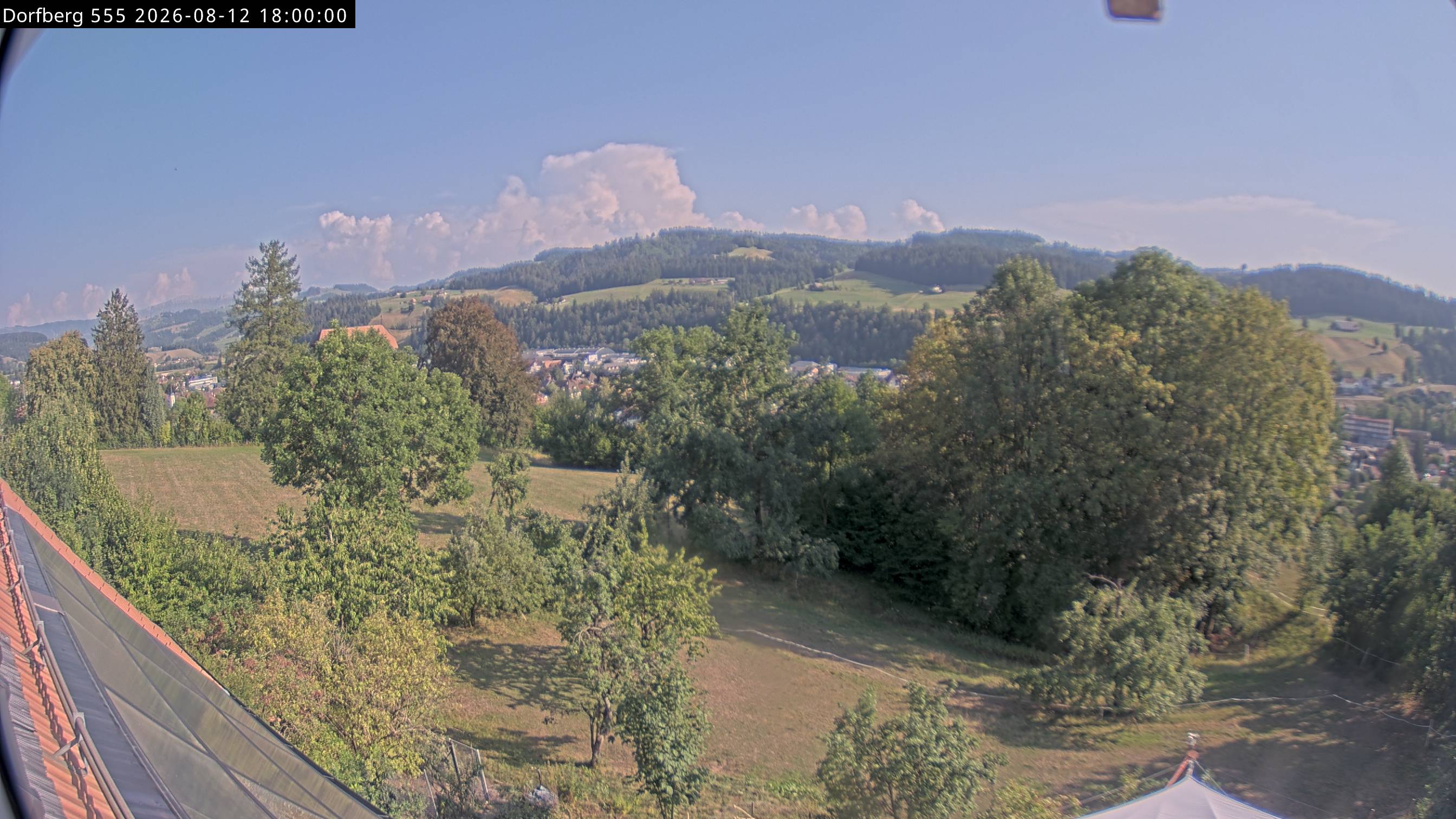 Webcam-Bild: Aussicht vom Dorfberg in Langnau 20260812-180000