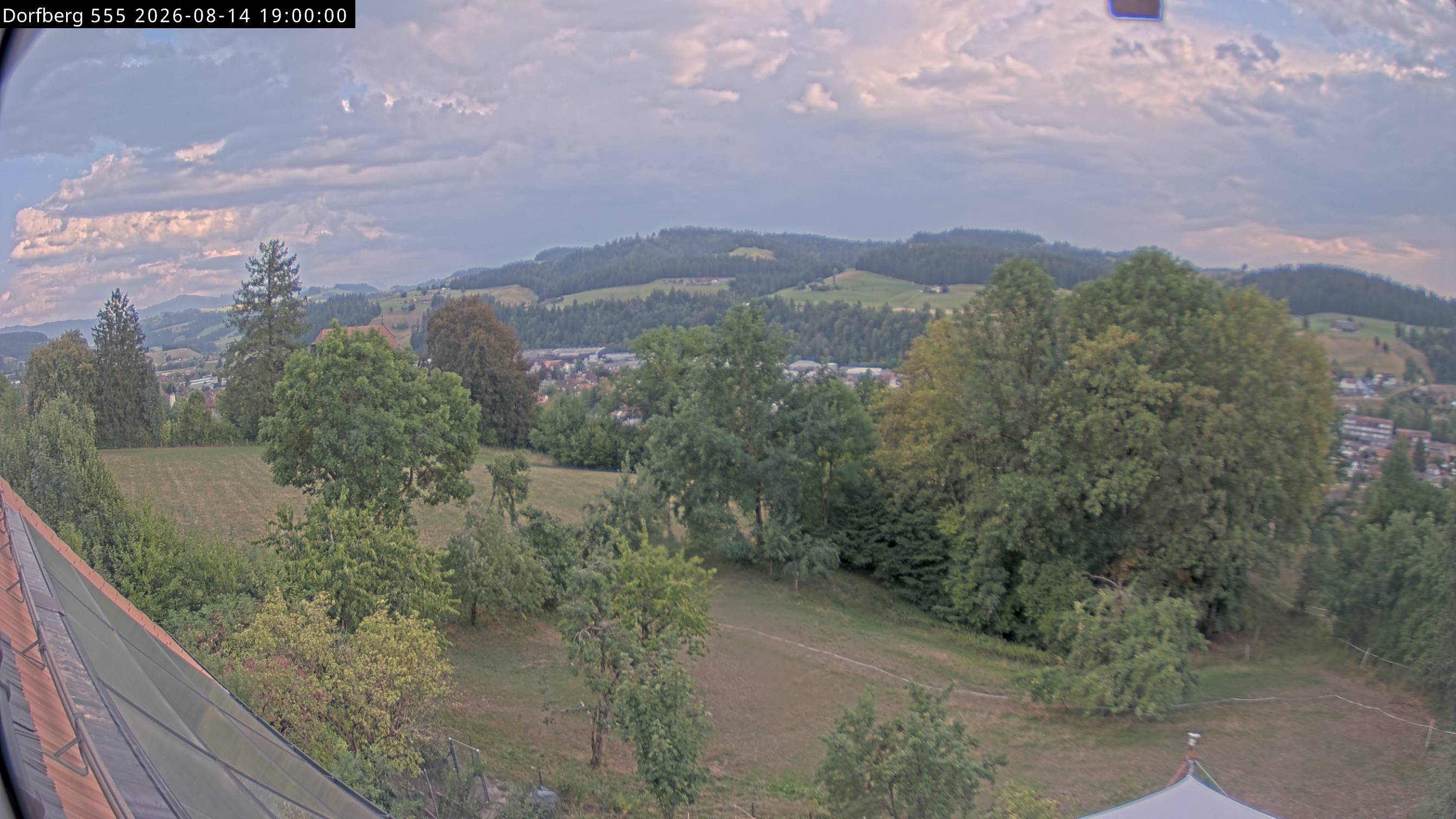 Webcam-Bild: Aussicht vom Dorfberg in Langnau 20260814-190000