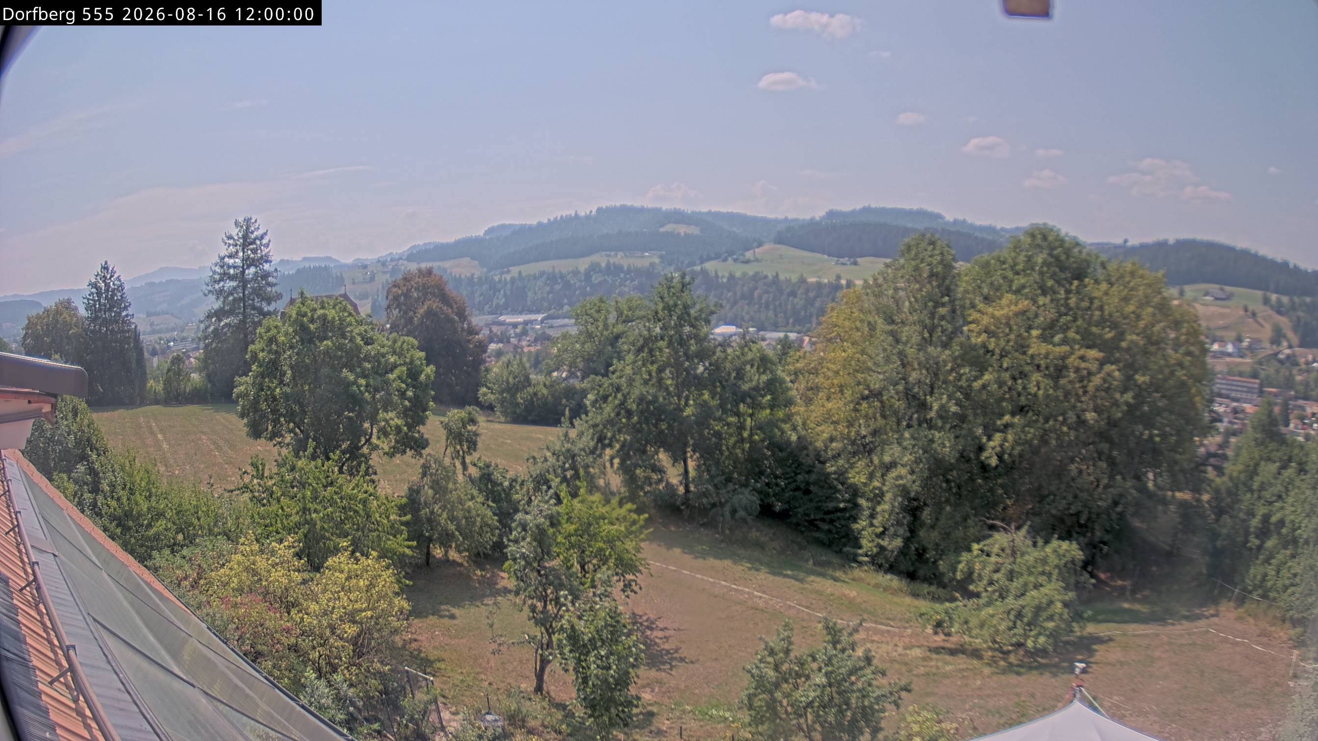 Webcam-Bild: Aussicht vom Dorfberg in Langnau 20260816-120000