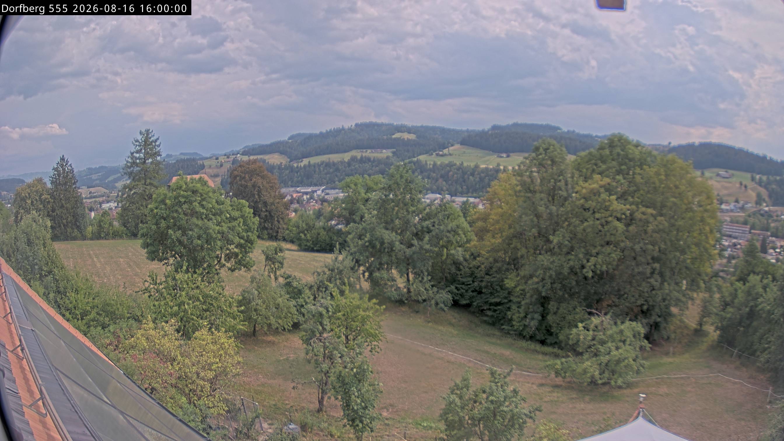 Webcam-Bild: Aussicht vom Dorfberg in Langnau 20260816-160000