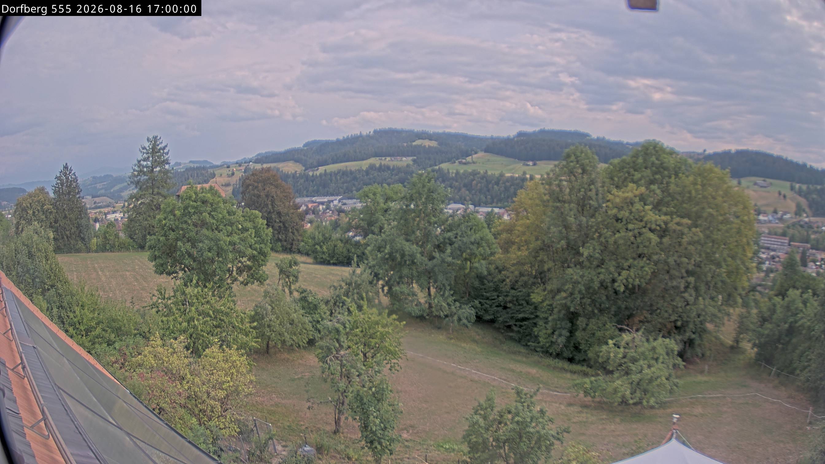 Webcam-Bild: Aussicht vom Dorfberg in Langnau 20260816-170000