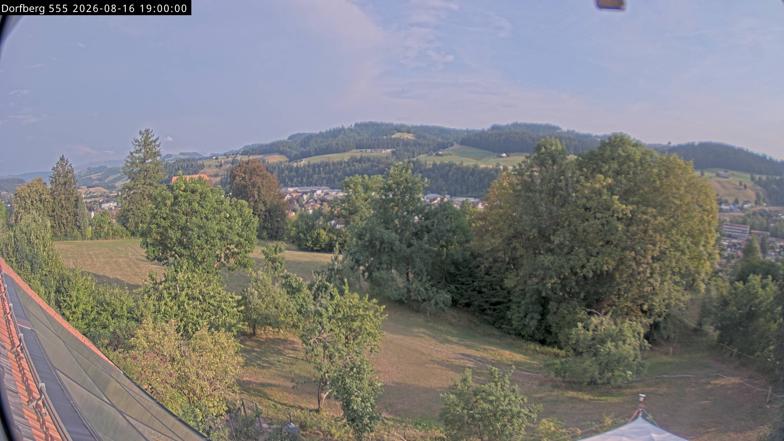Webcam-Bild: Aussicht vom Dorfberg in Langnau 20260816-190000