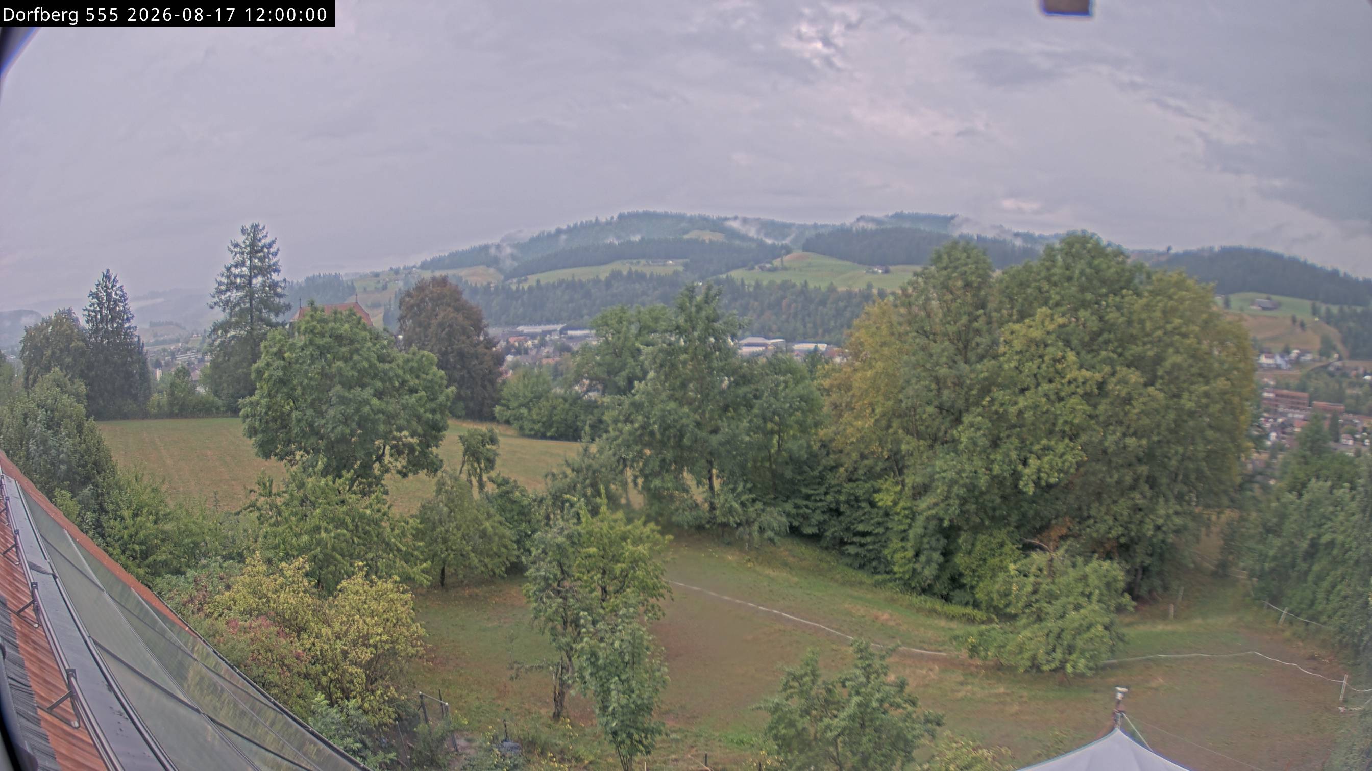 Webcam-Bild: Aussicht vom Dorfberg in Langnau 20260817-120000