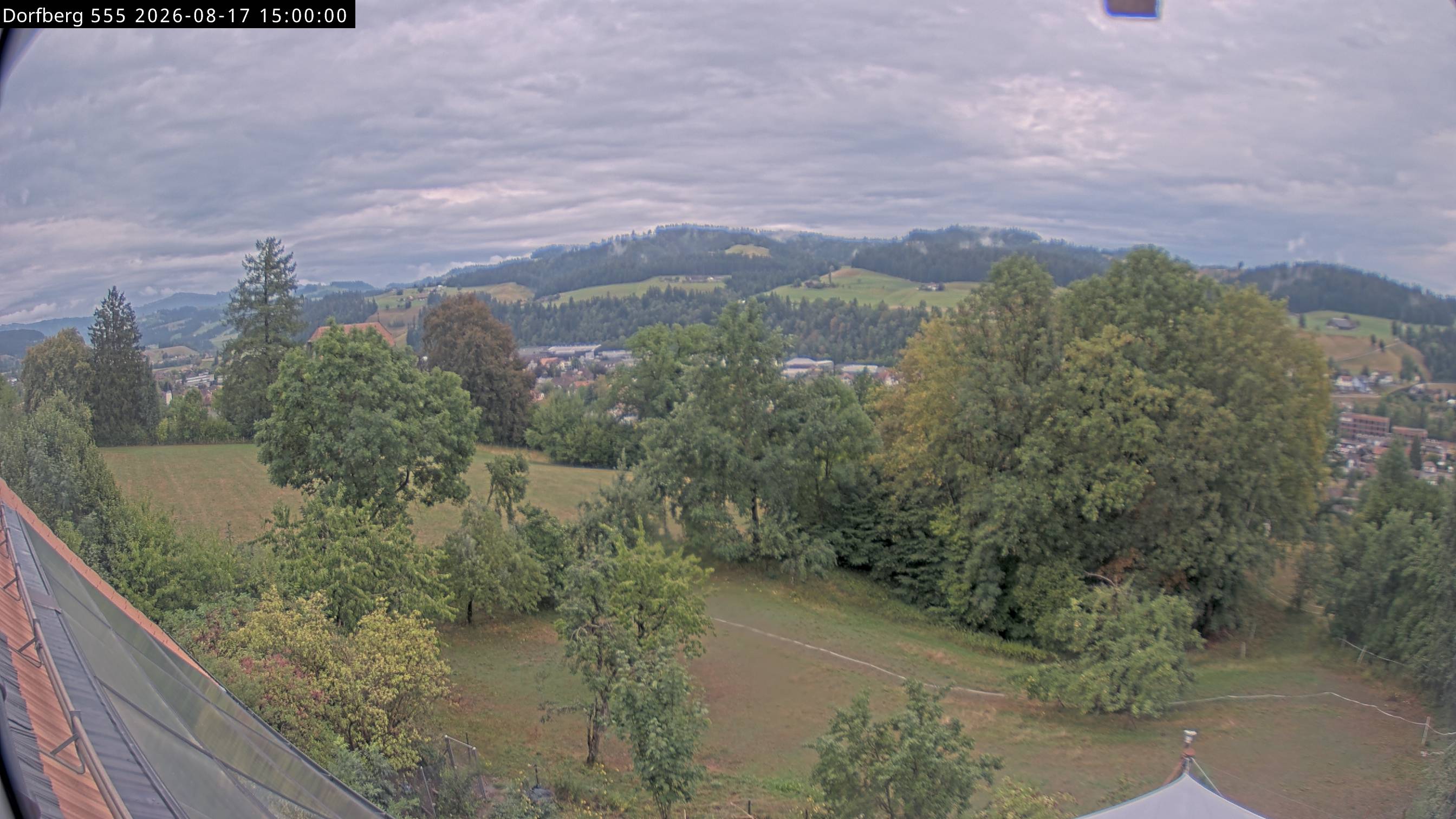 Webcam-Bild: Aussicht vom Dorfberg in Langnau 20260817-150000